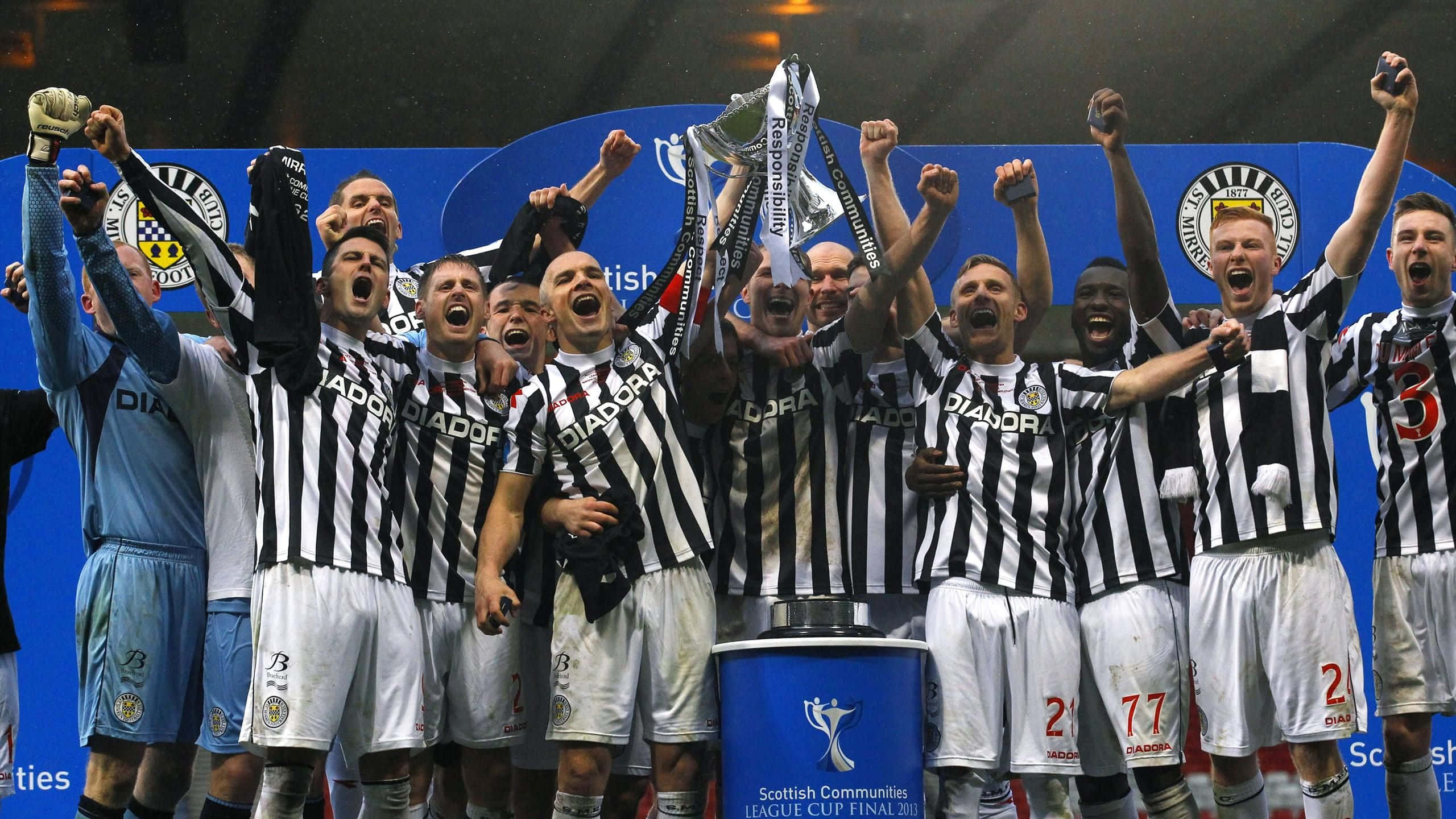 St Mirren, black and white striped jerseys, silver trophy, 2K Desktop Wallpaper