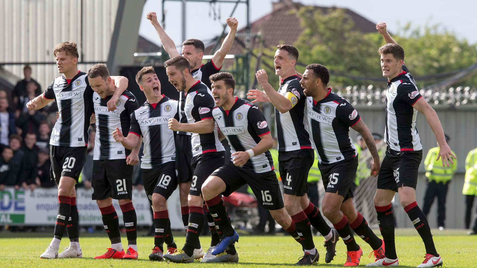 St Mirren, black and white striped jerseys, sunny grass field, Full HD Desktop Wallpaper