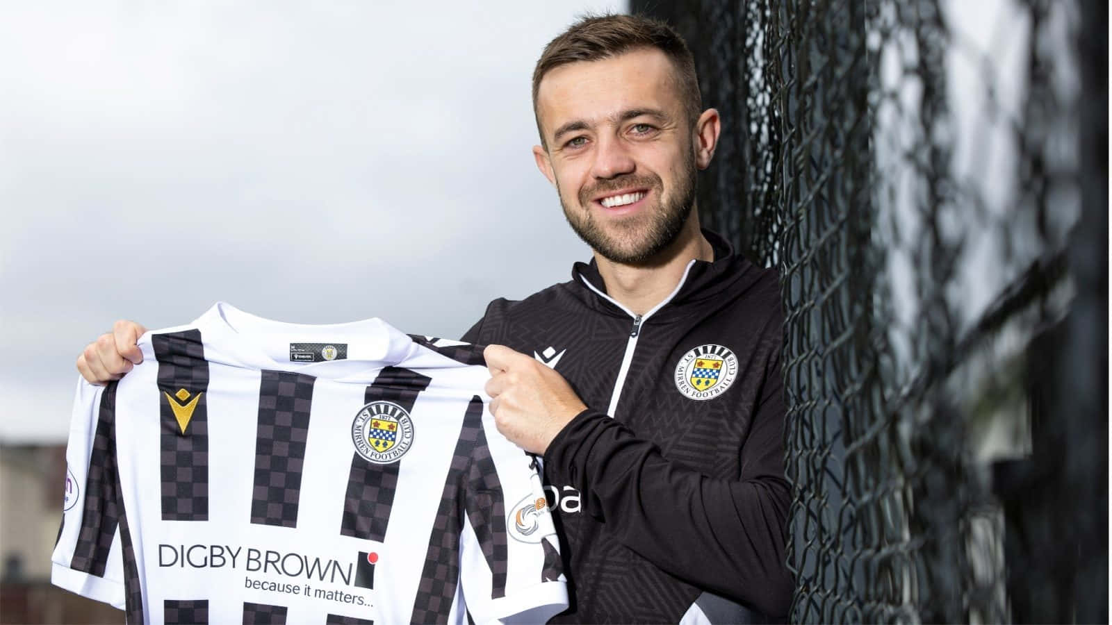 St Mirren, black and white checkered team jersey, chain-link fence, HD Desktop Wallpaper