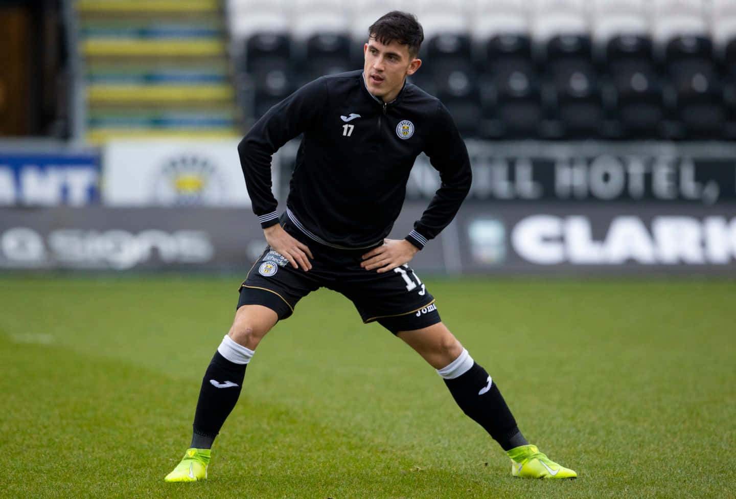 St Mirren, black kit, neon yellow cleats, HD Desktop Wallpaper