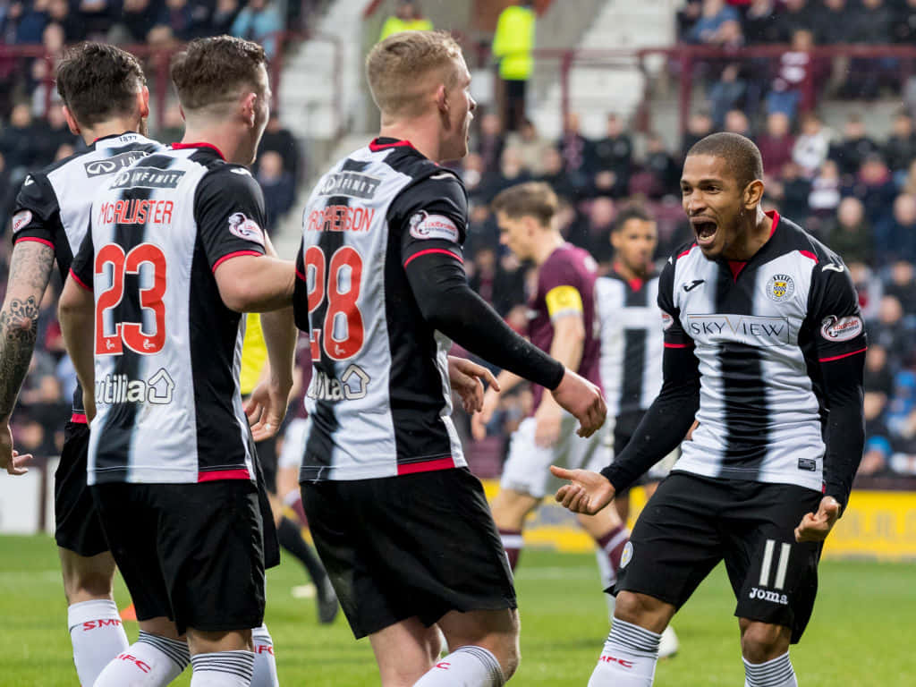 St Mirren, black and white striped jerseys, green pitch, SD Desktop Wallpaper