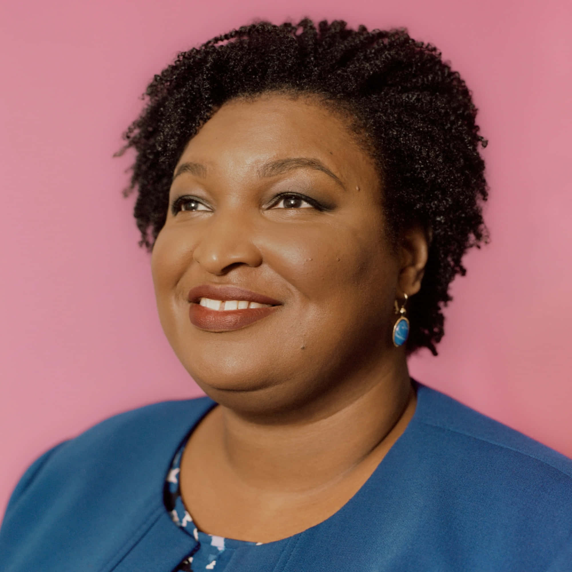 Stacey Abrams, blue top, curly hair, Full HD Desktop Wallpaper