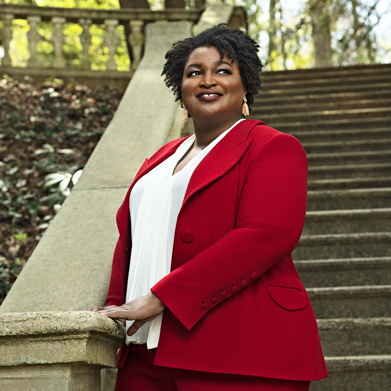 Stacey Abrams, bold red blazer, stone steps, HD Phone Wallpaper
