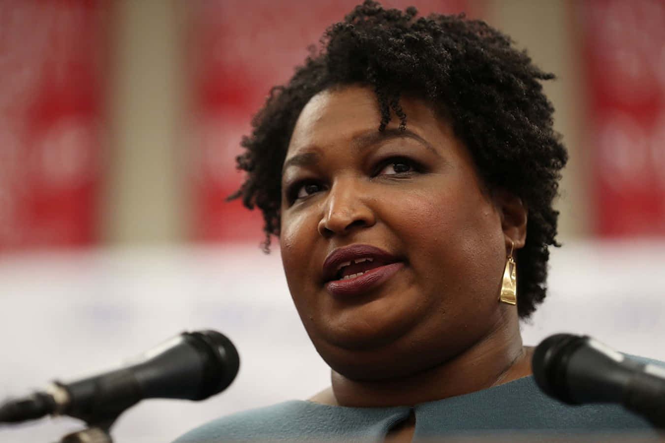 Stacey Abrams, press conference, microphones, HD Desktop Wallpaper