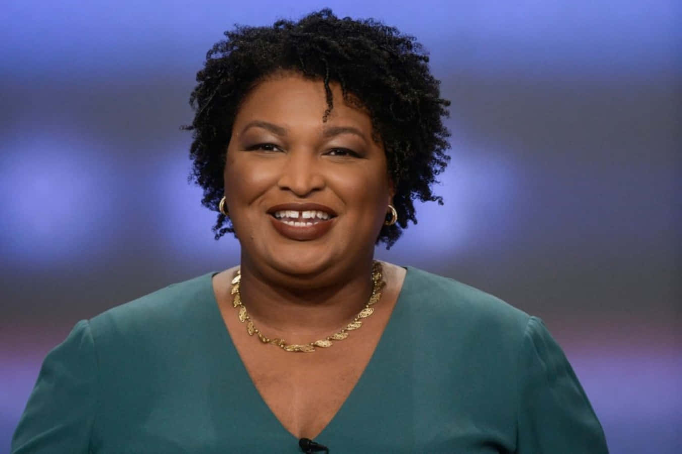 Stacey Abrams, teal top, gold jewelry, HD Desktop Wallpaper