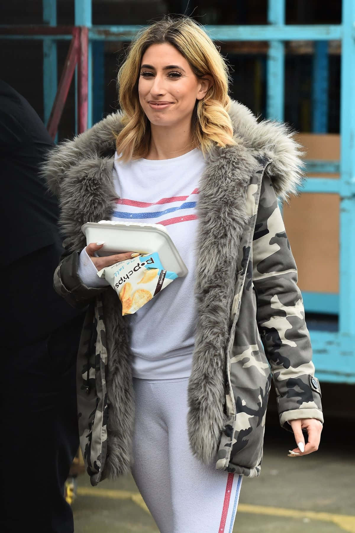 Stacey Solomon, camouflage coat, fur-lined hood, HD Phone Wallpaper