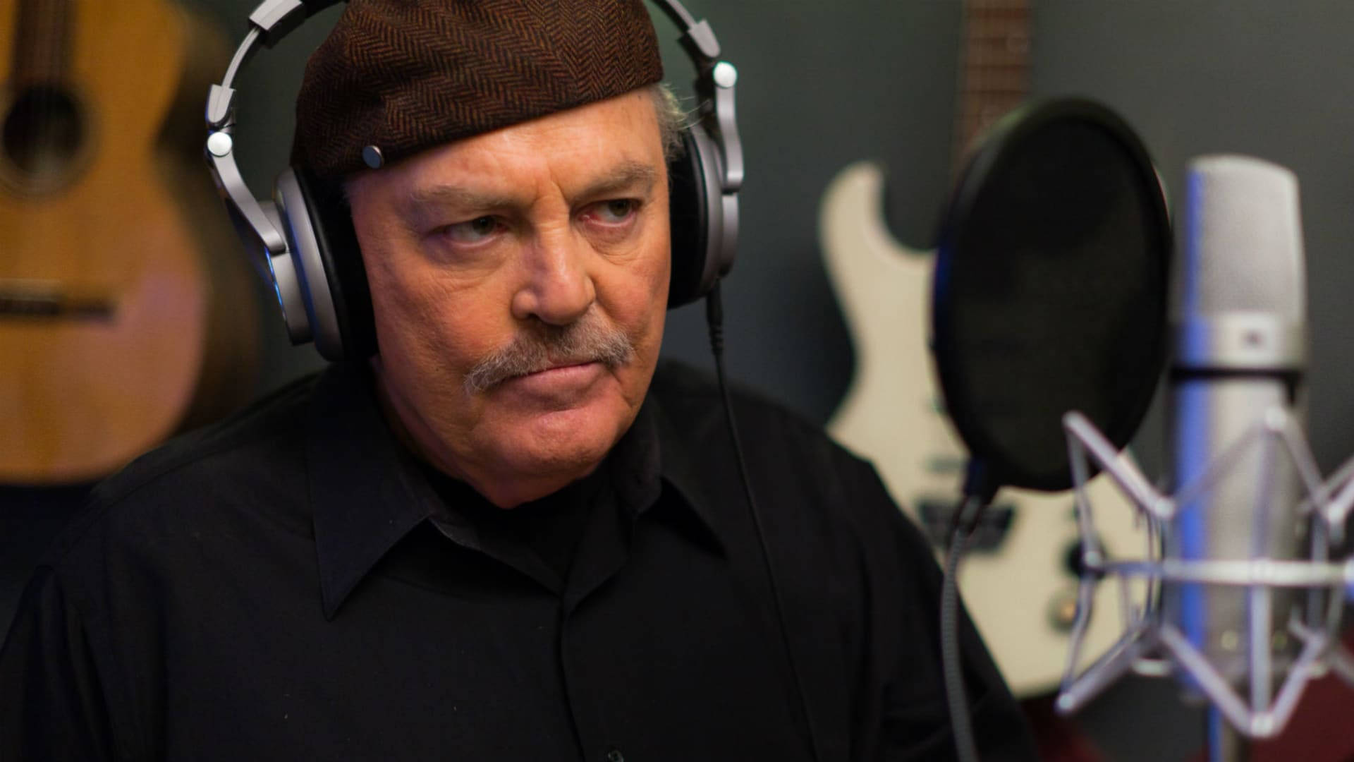 Stacy Keach, music studio, microphone, Full HD Desktop Wallpaper