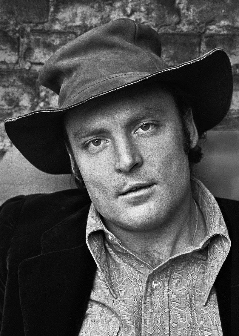 Stacy Keach, black and white portrait, wide-brimmed hat, SD Phone Wallpaper