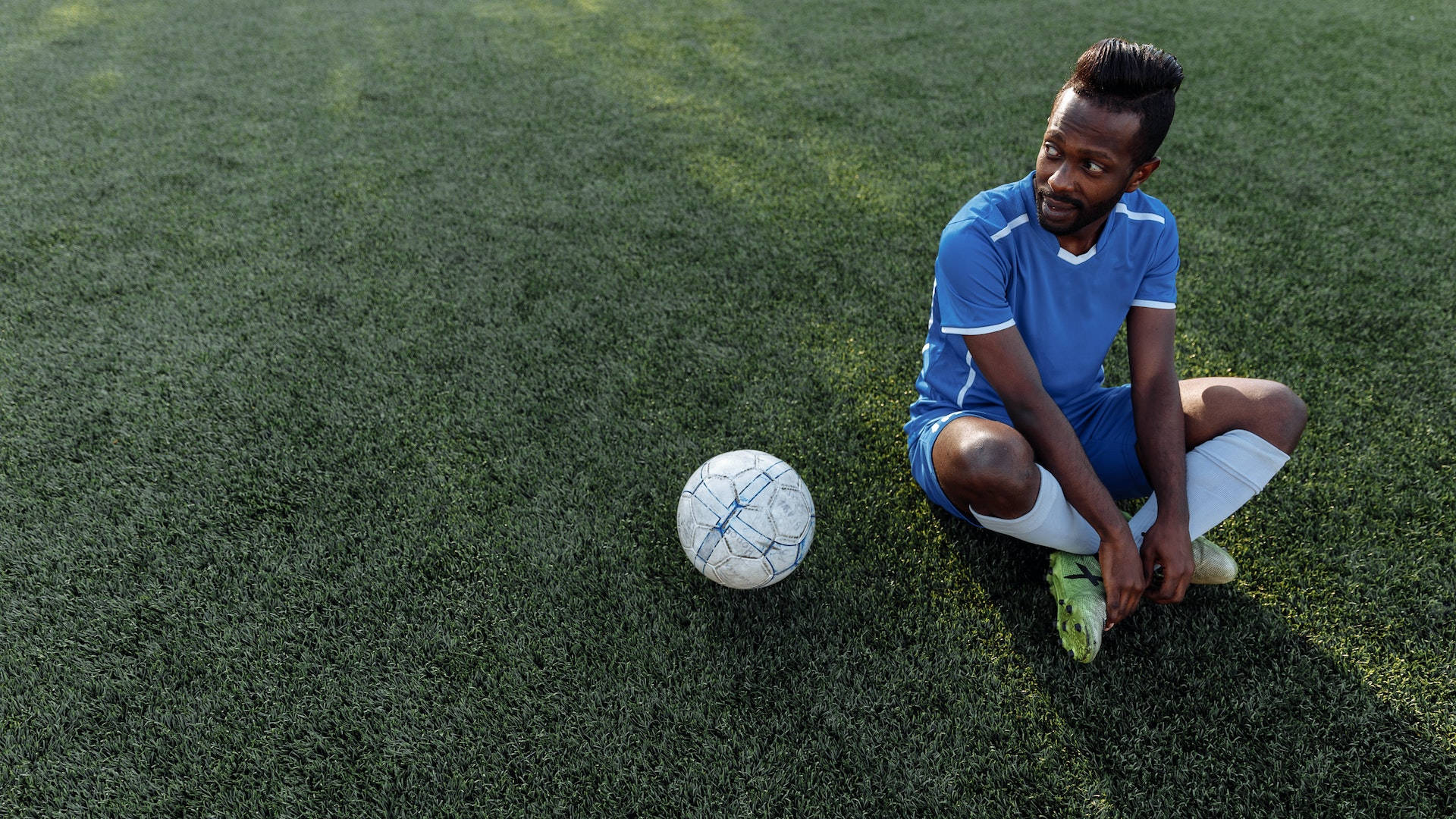 man in blue, football, blue kit, Full HD Desktop Wallpaper