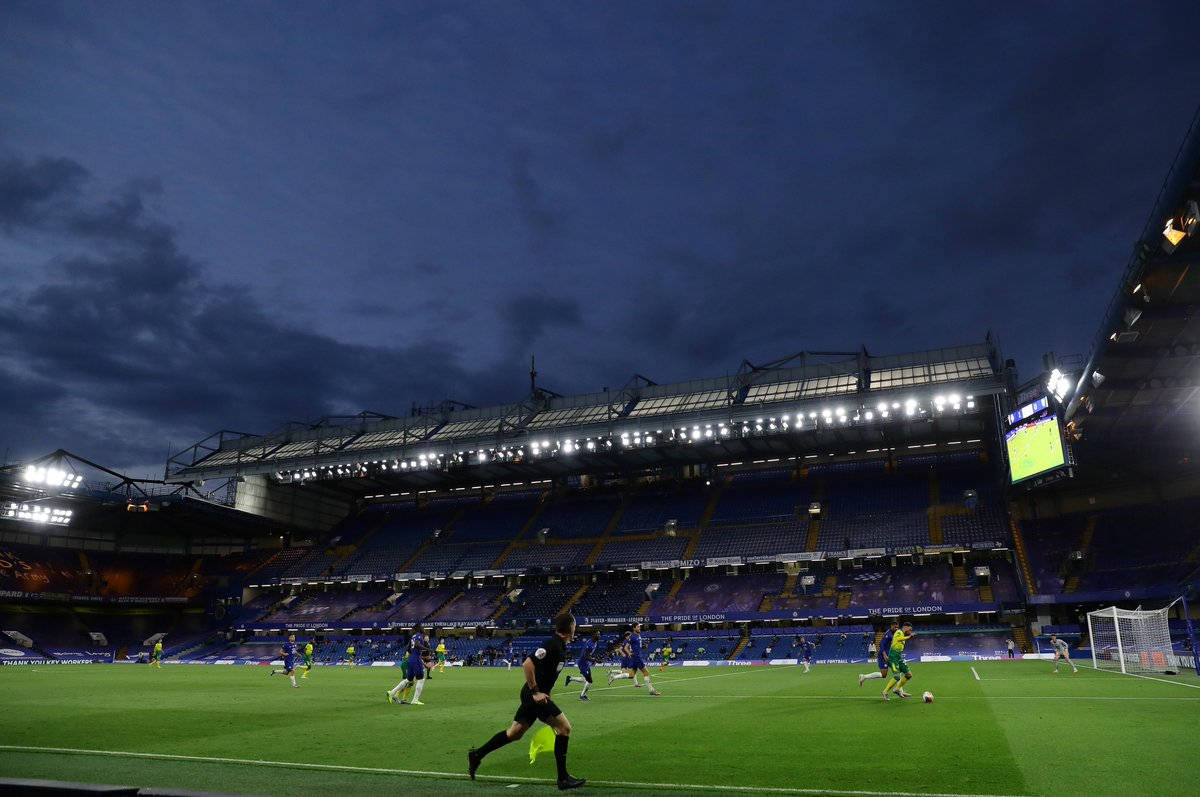 Stamford Bridge, night match, vibrant green pitch, SD Desktop Wallpaper