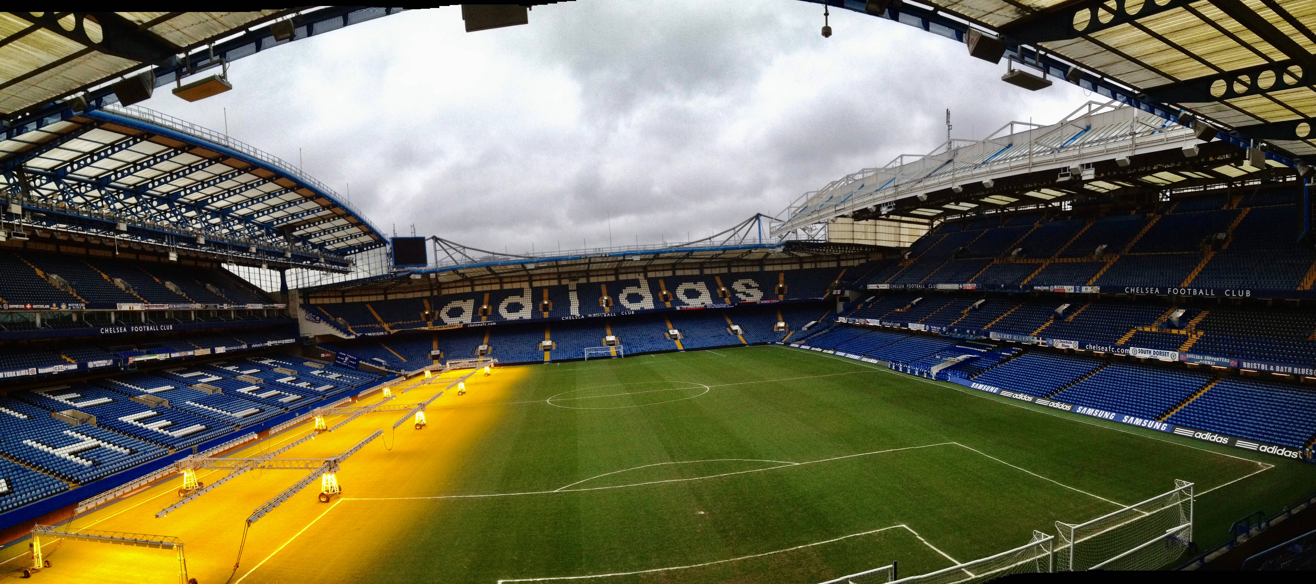 Stamford Bridge, blue seats, green pitch, 5K Desktop Wallpaper