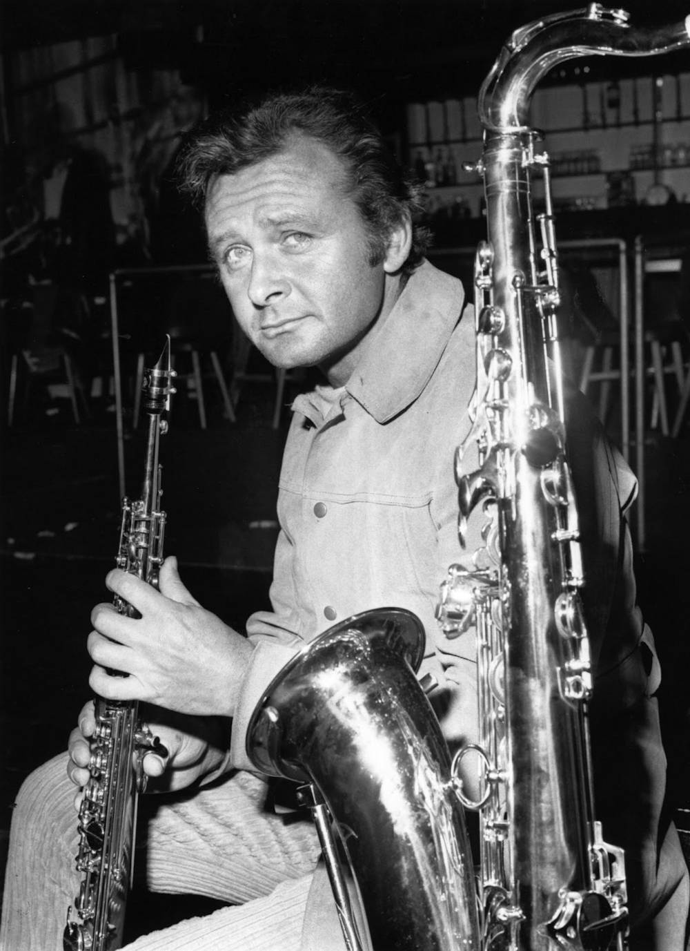 Stan Getz, saxophone, light jacket, HD Phone Wallpaper