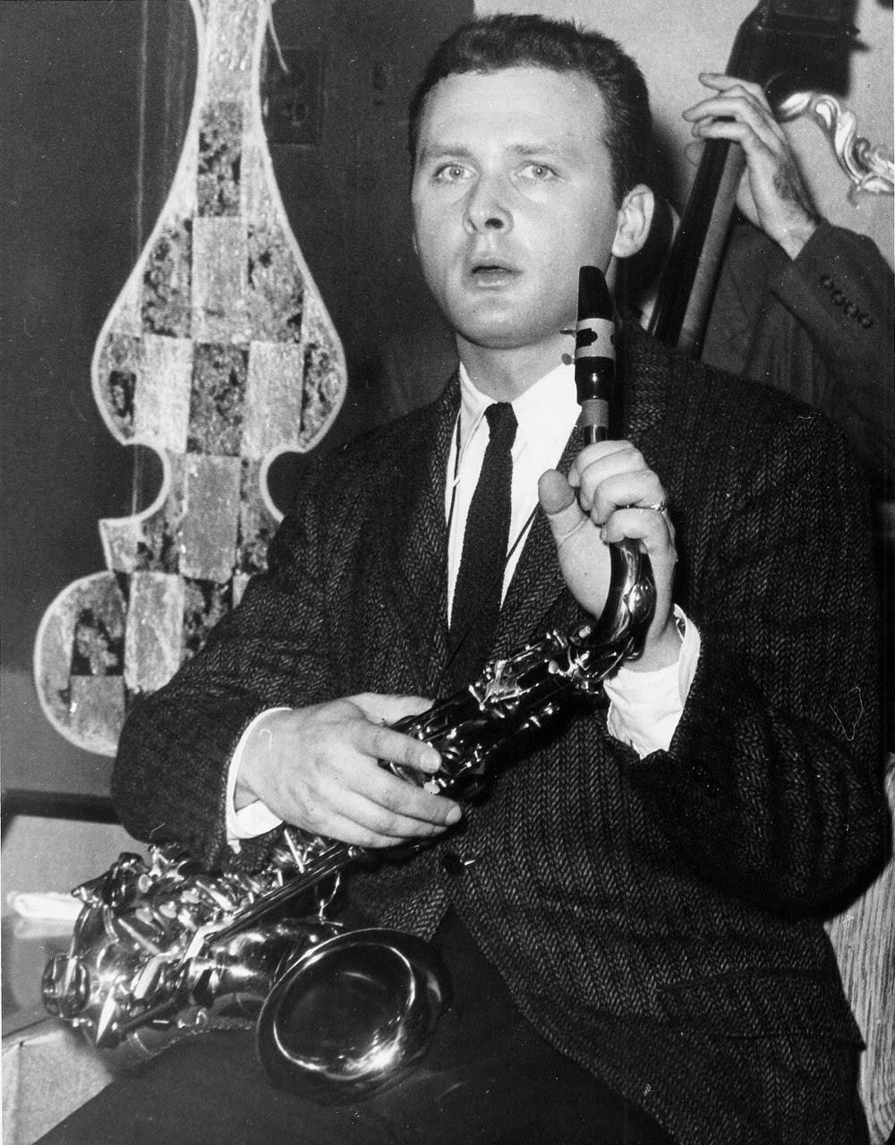 Stan Getz, saxophone, suit, SD Phone Wallpaper
