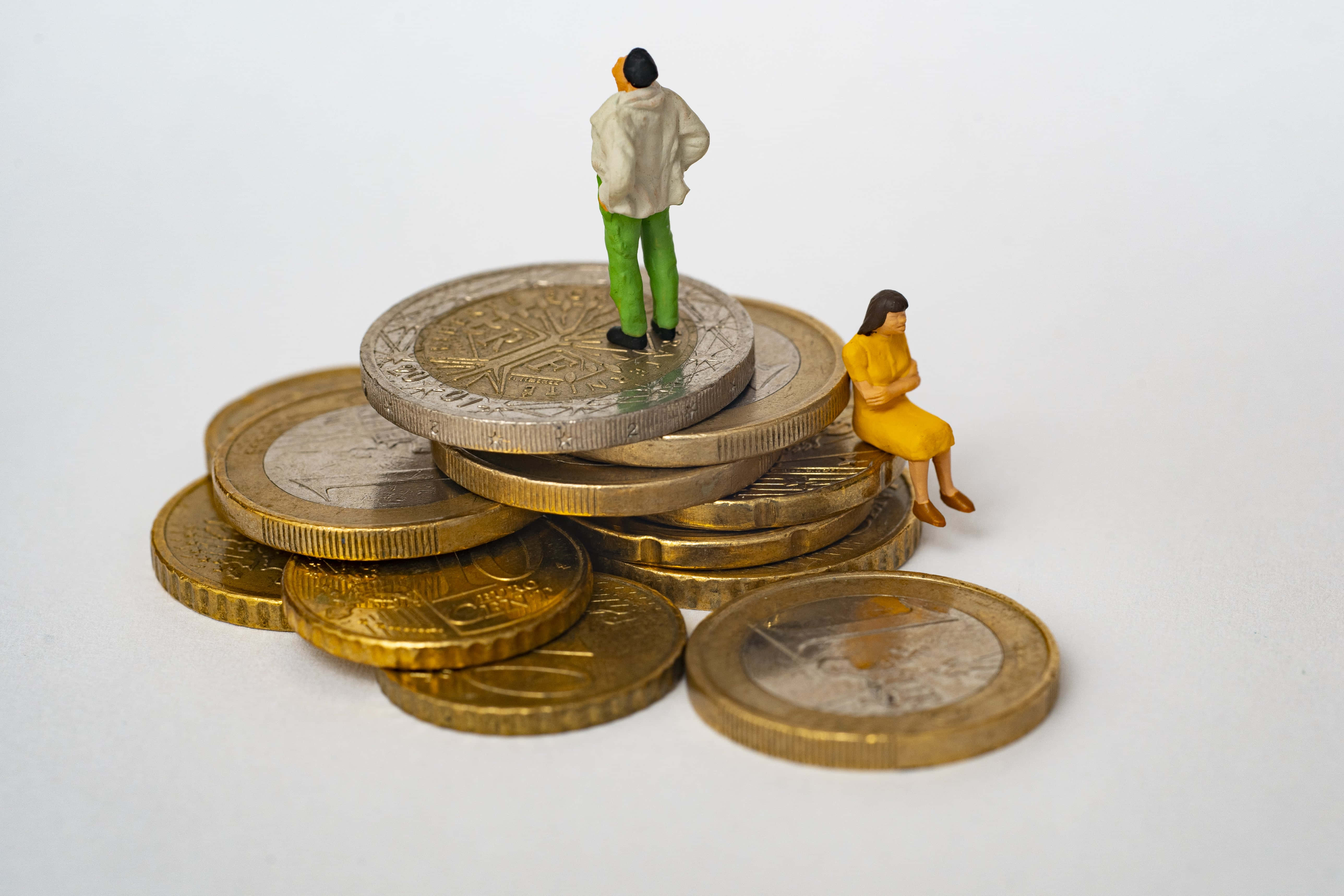 Personal Feelings Standing Sitting Coin, gold coins, silver coins, 5K Desktop Wallpaper
