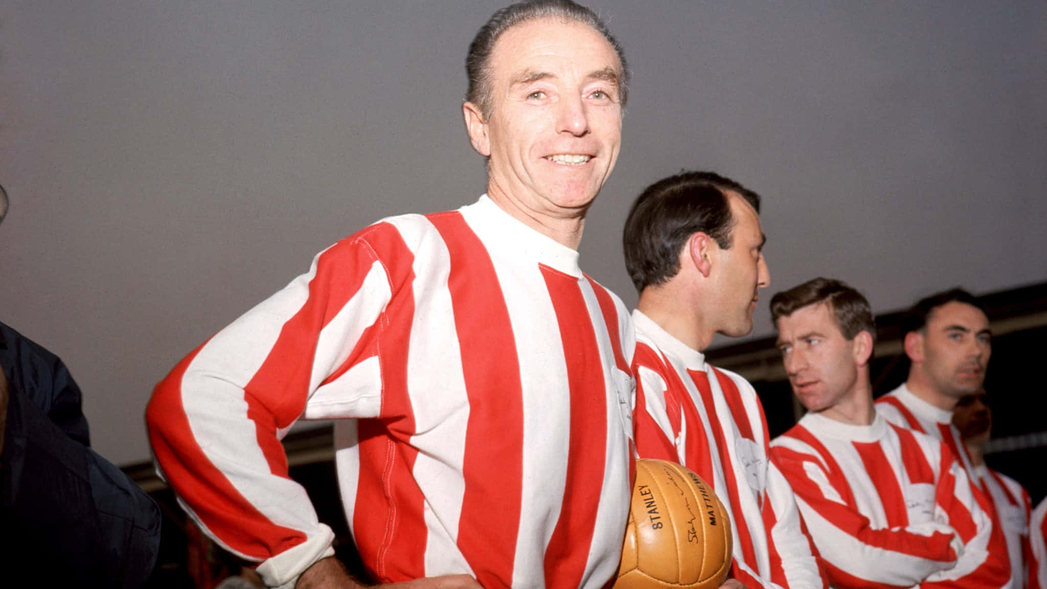 Stanley Matthews, red and white striped jersey, leather ball, Full HD Desktop Wallpaper