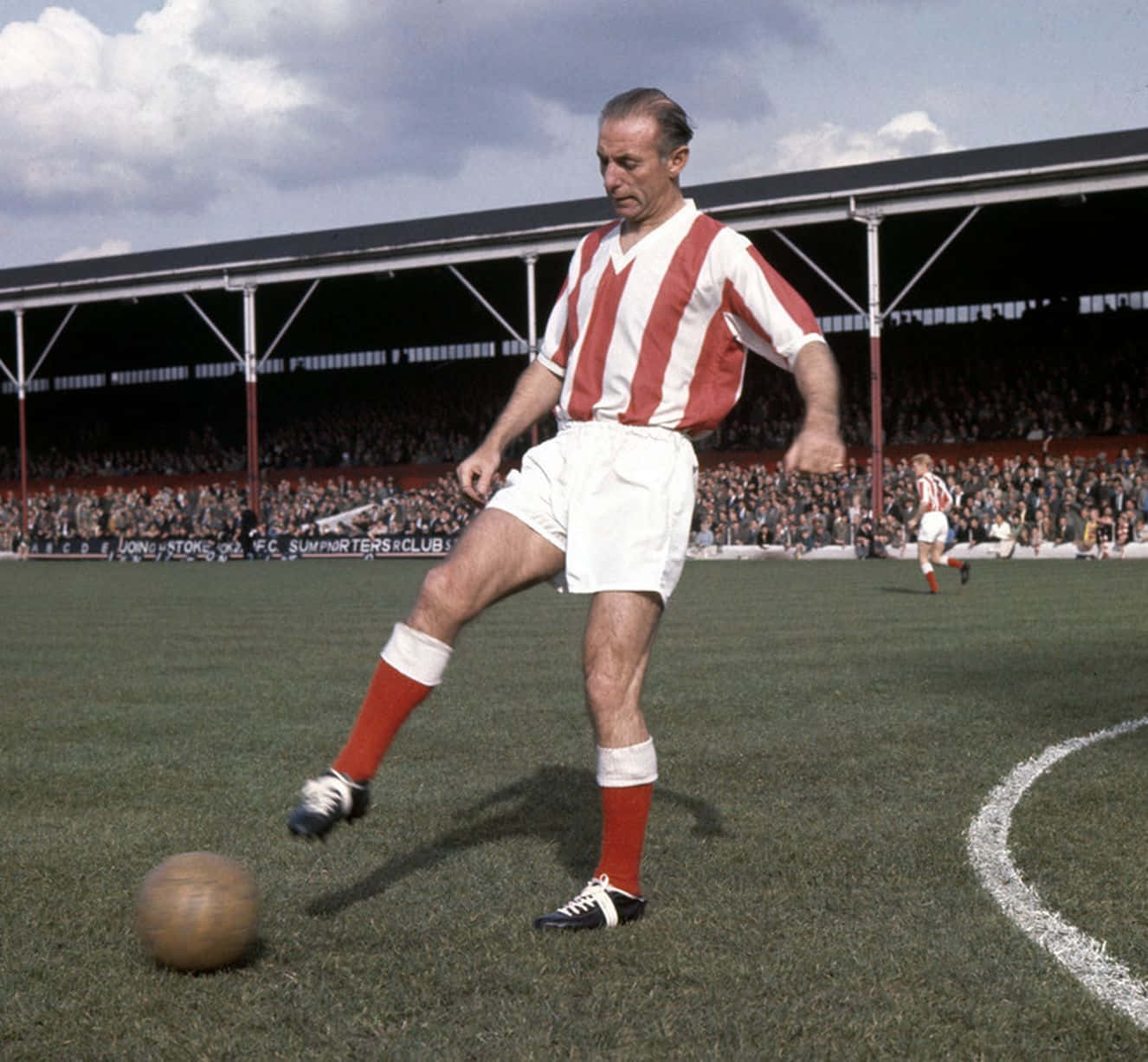 Stanley Matthews, red and white stripes, leather ball, HD Desktop Wallpaper