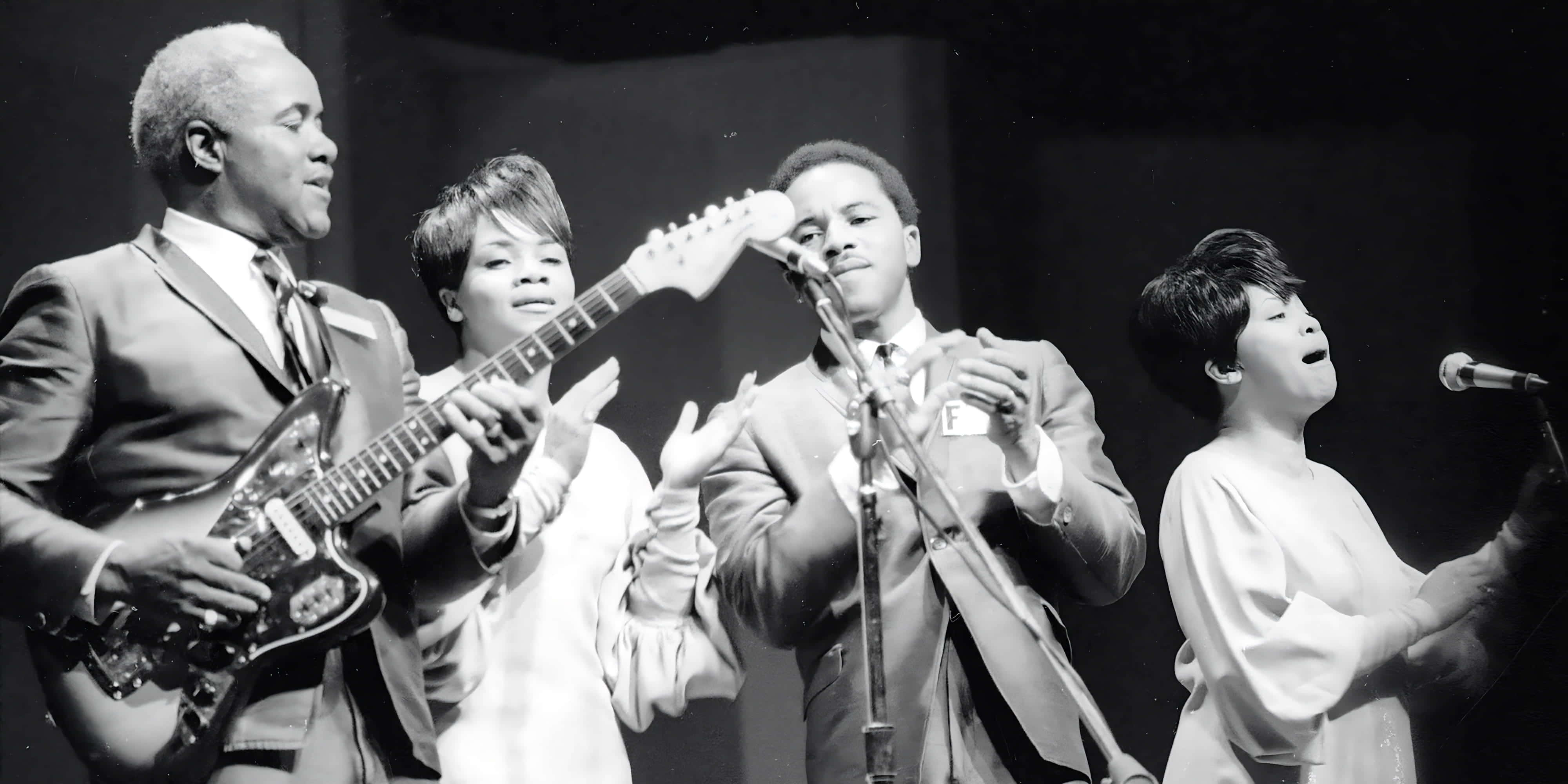 The Staple Singers, 1967 concert, black and white photo, 4K Desktop Wallpaper