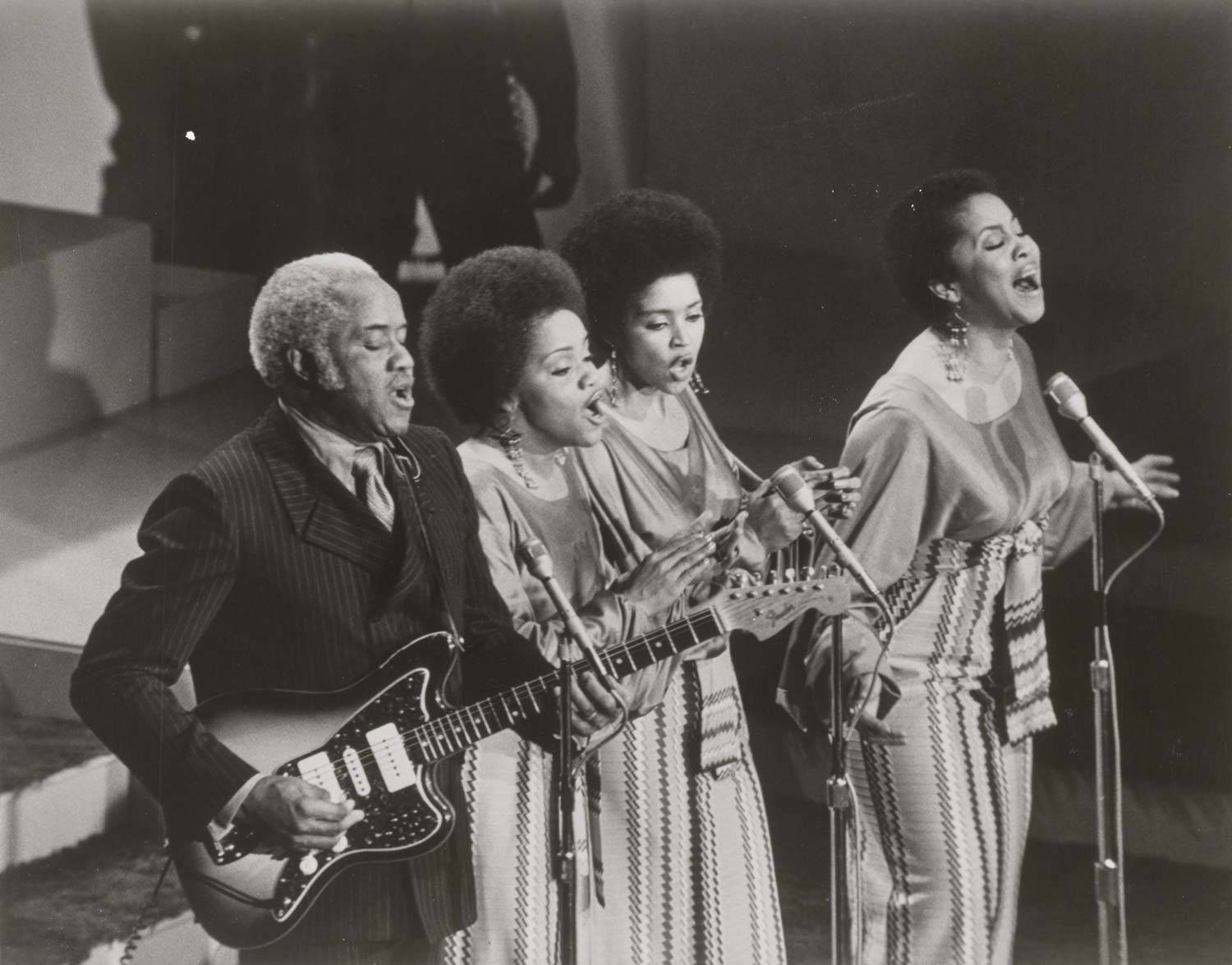Staple Singers, 1971, male guitarist, HD Desktop Wallpaper