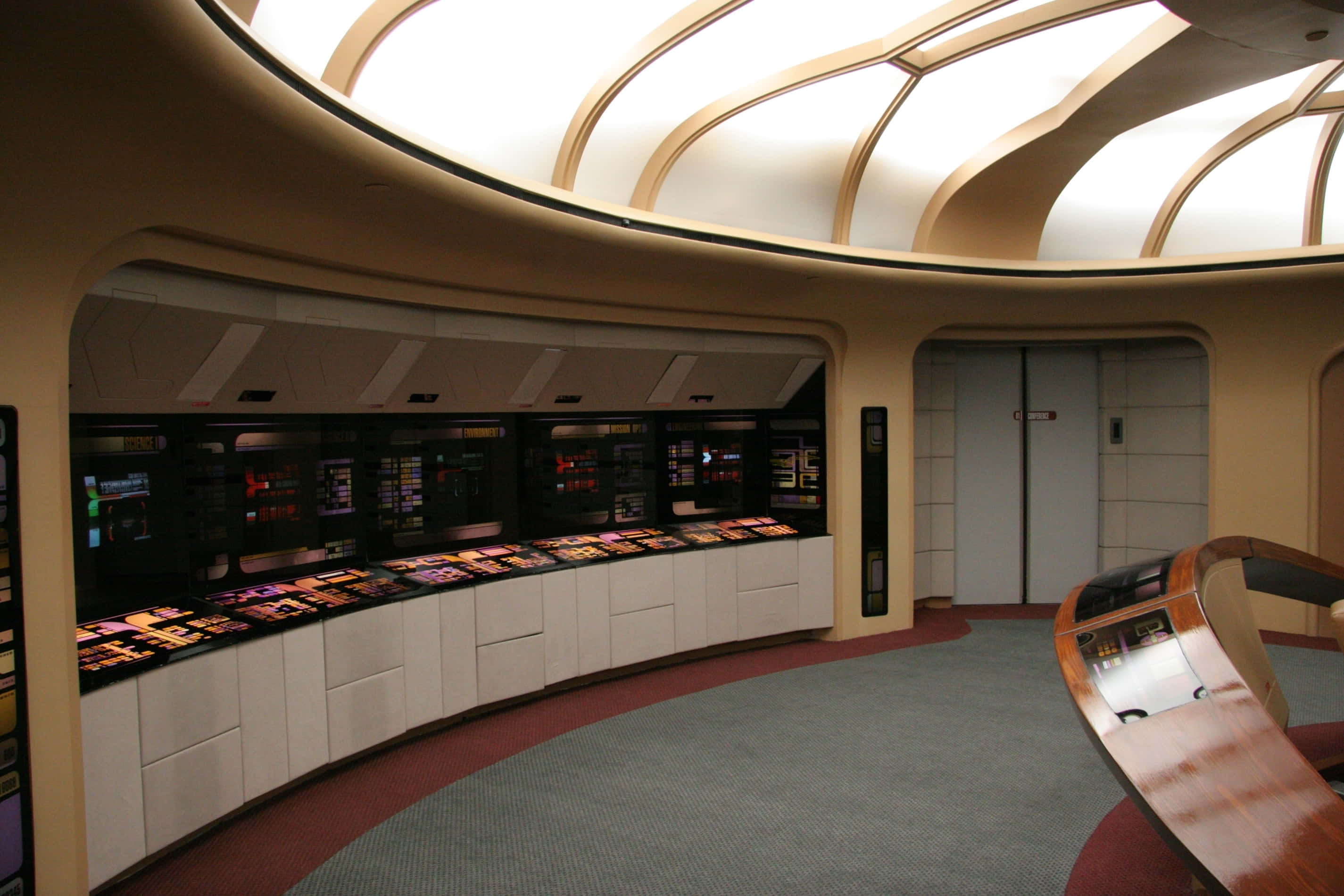 Star Trek Enterprise, bridge, curved beige walls, 2K Desktop Wallpaper