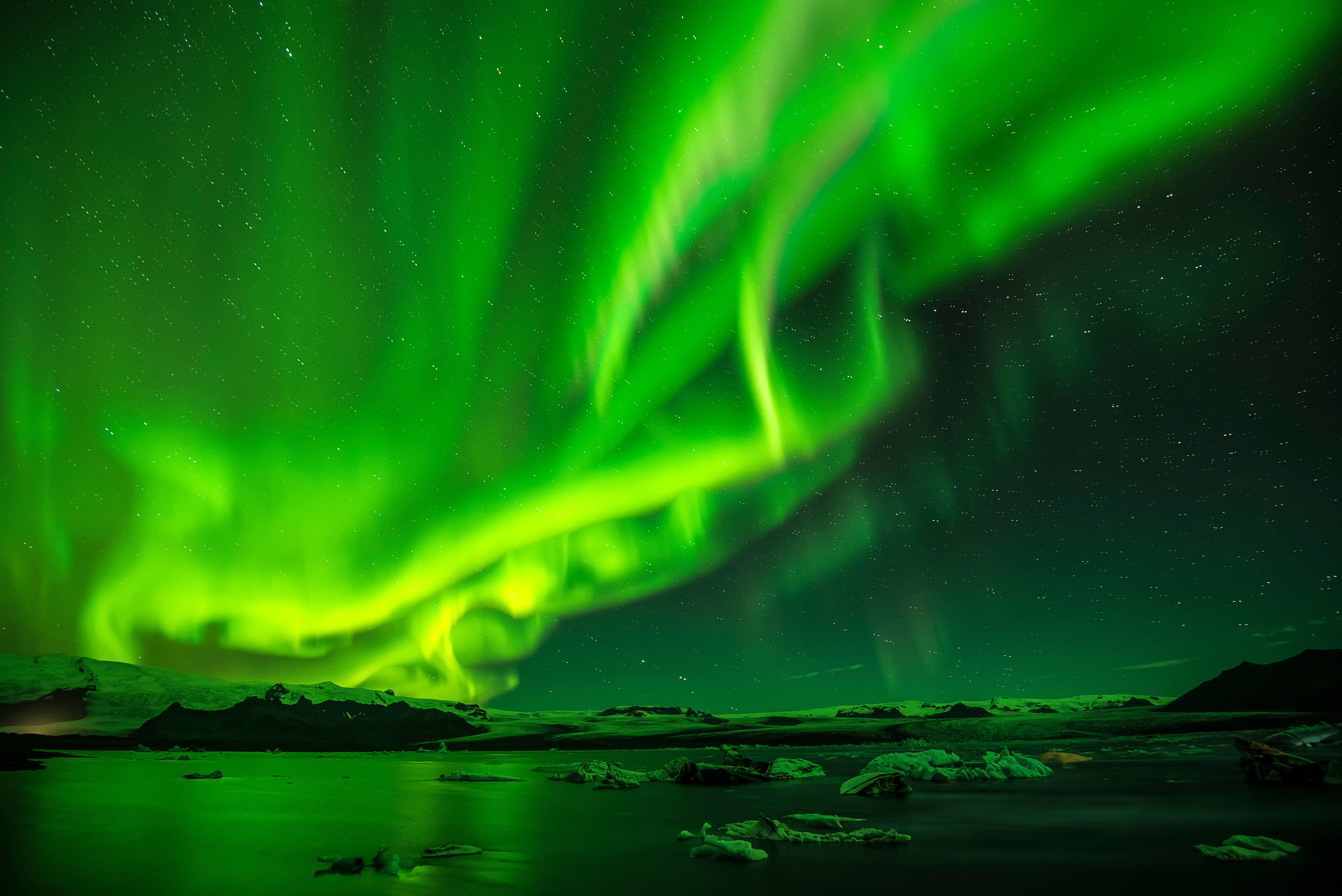 dark green northern lights, aurora borealis, starry night sky, 5K Desktop Wallpaper