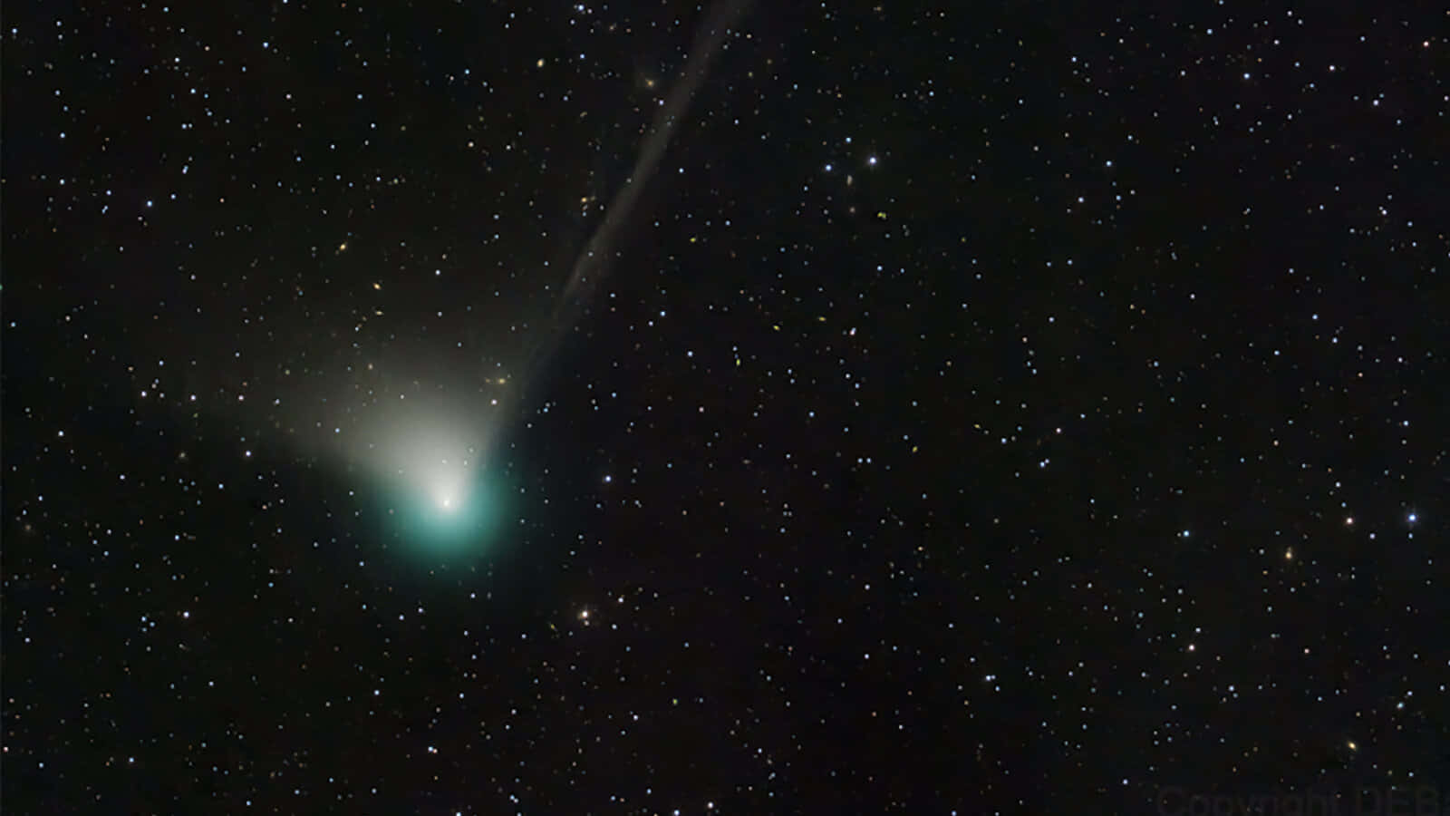 glowing green comet, star-filled night sky, bright tail, HD Desktop Wallpaper