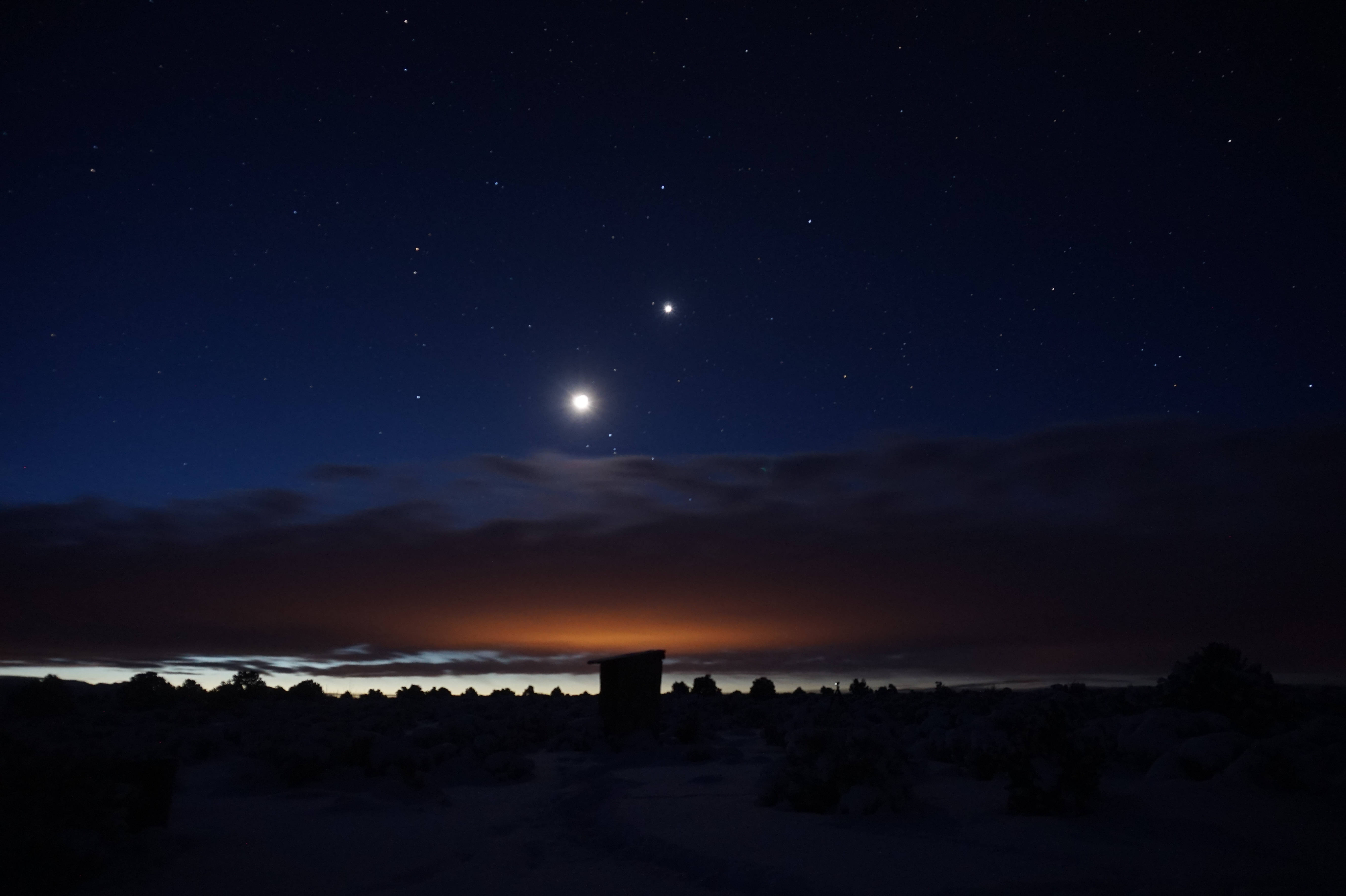 starry night sky, bright moon, orange horizon glow, 5K Desktop Wallpaper