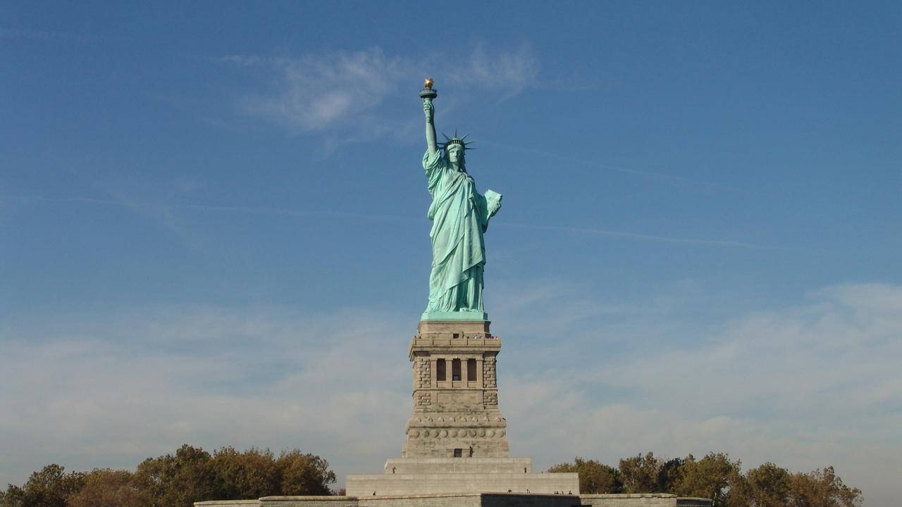 Statue of Liberty, clear blue sky, wispy clouds, HD Desktop Wallpaper