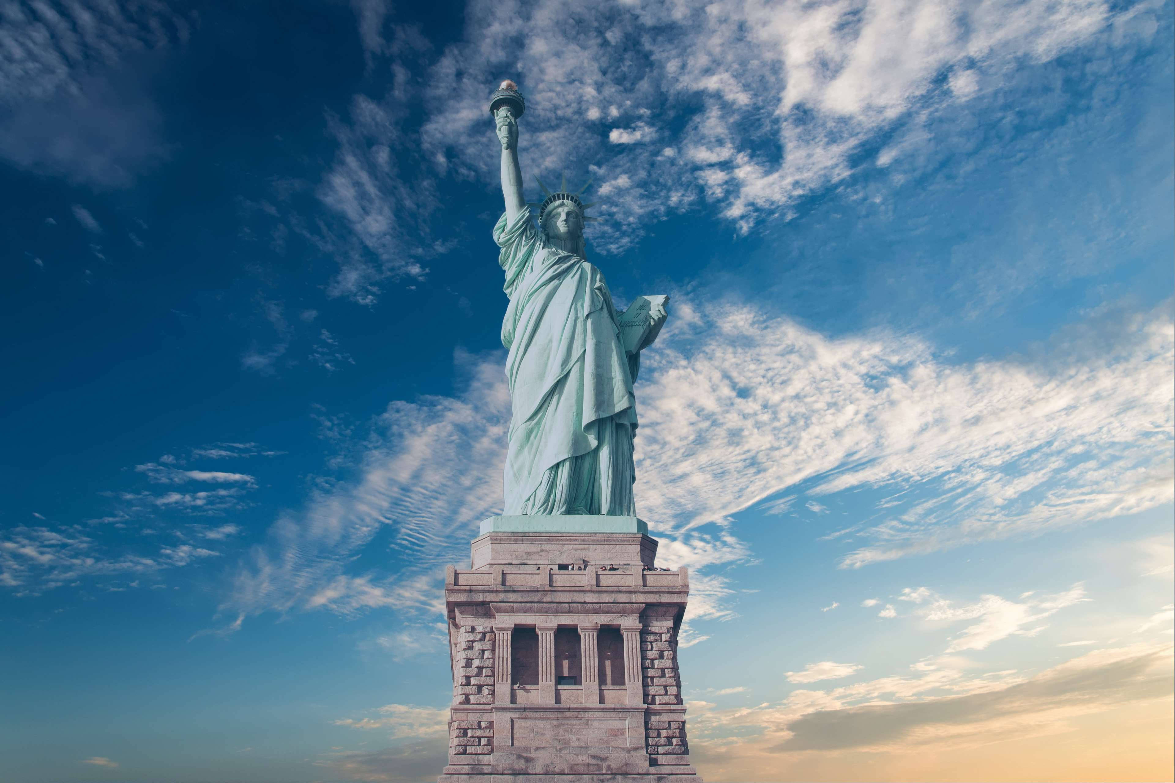 Statue Of Liberty, vibrant blue sky, wispy clouds, 4K Desktop Wallpaper