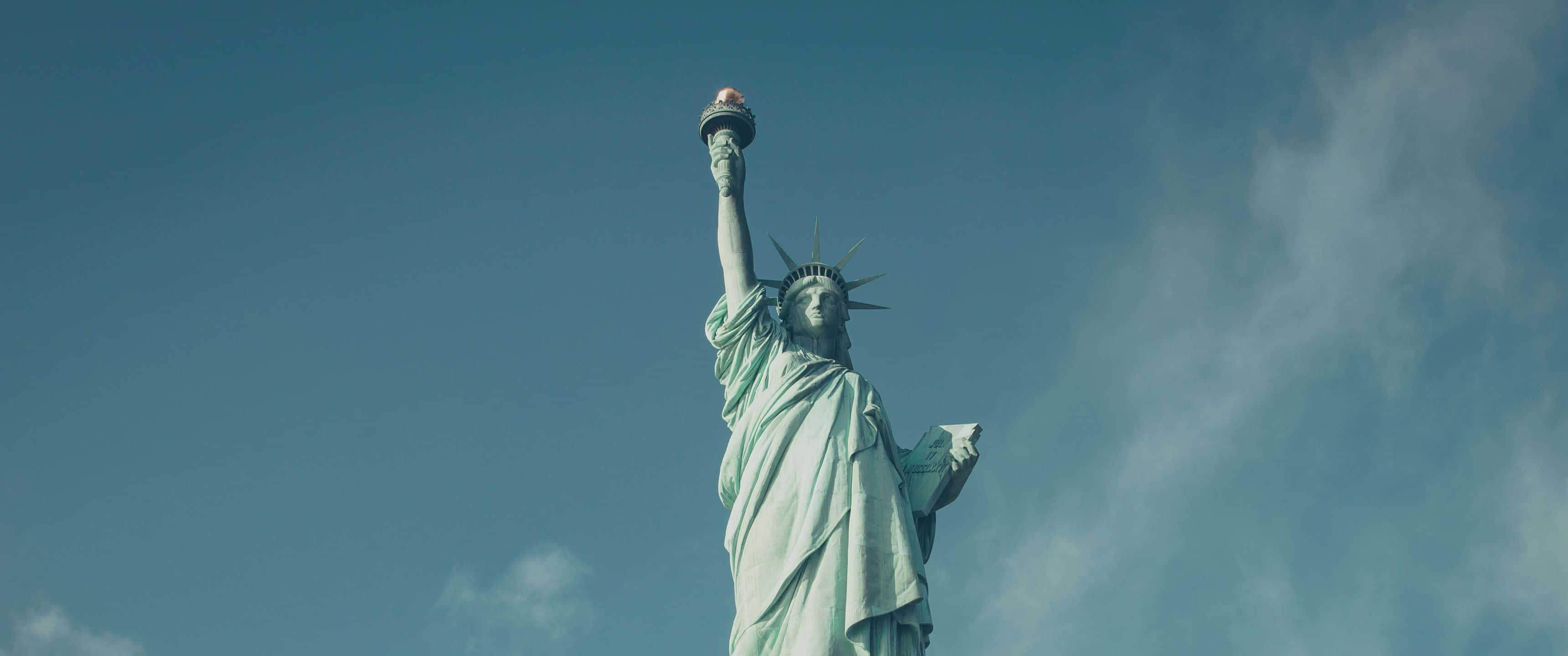 Statue Of Liberty, clear blue sky, wispy clouds, 2K Desktop Wallpaper