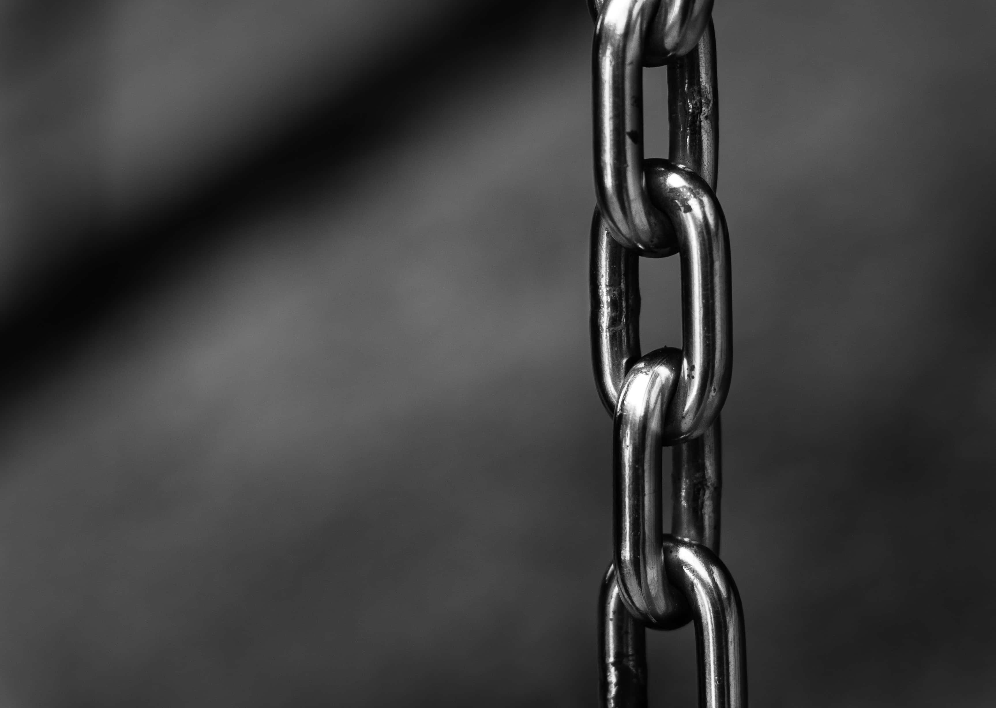 steel, black background, heavy metal chain, 2K Desktop Wallpaper