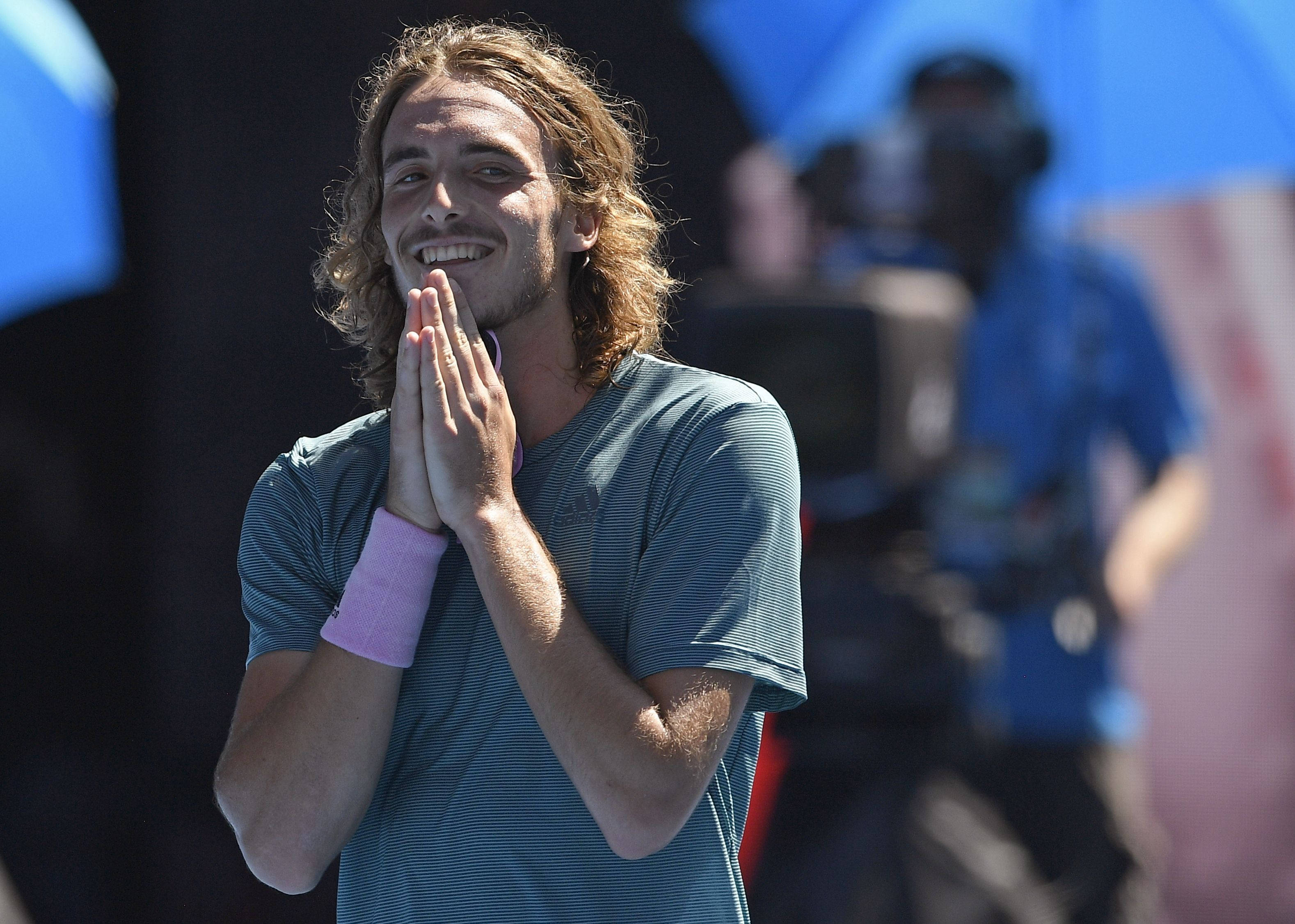 Stefanos Tsitsipas, hands together, long curly hair, 2K Desktop Wallpaper