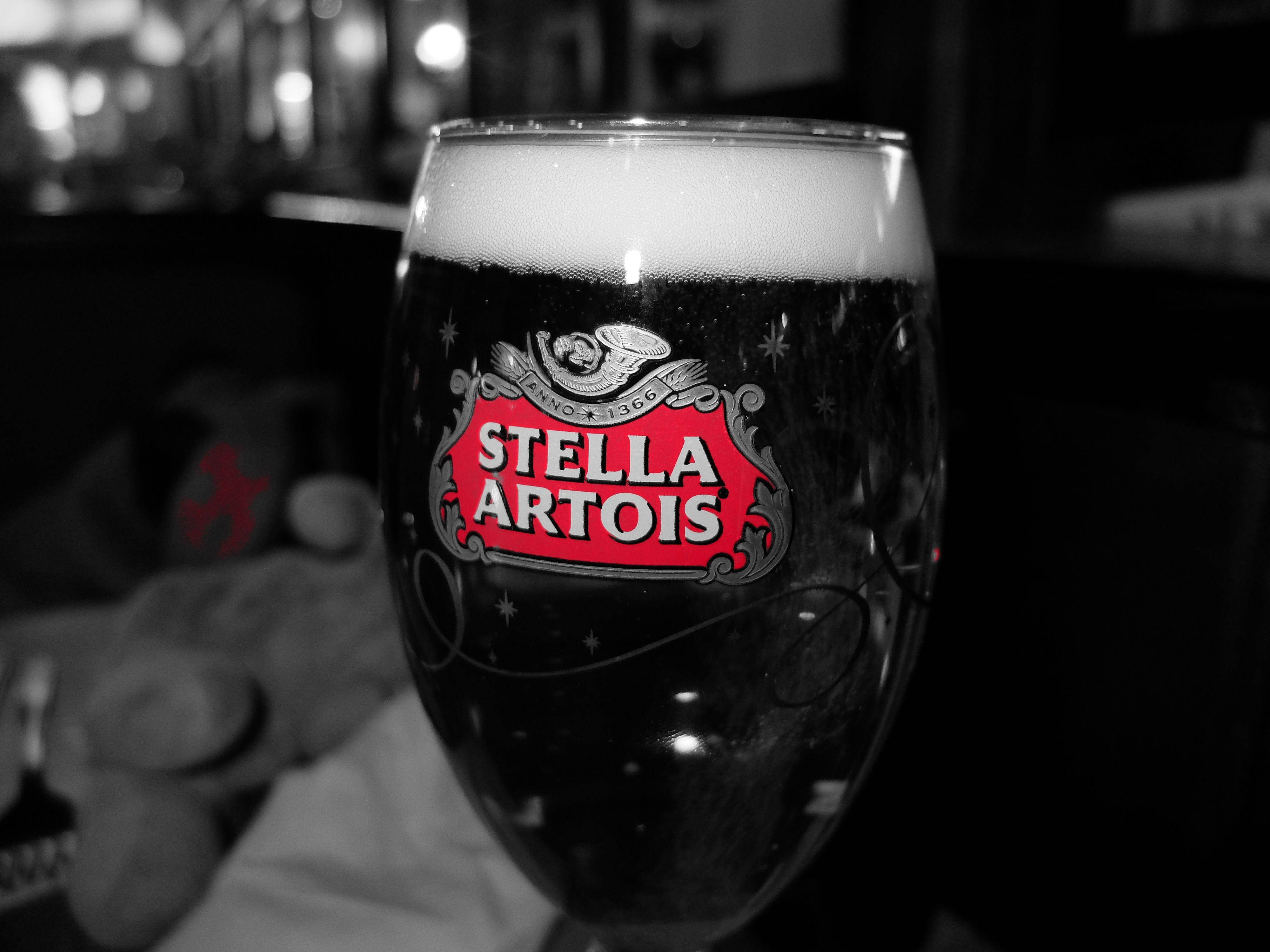 Stella Artois, red logo, frothy head, 4K Desktop Wallpaper