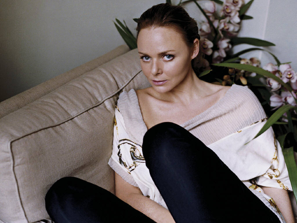 Stella McCartney, beige couch, lush orchid arrangement, SD Desktop Wallpaper