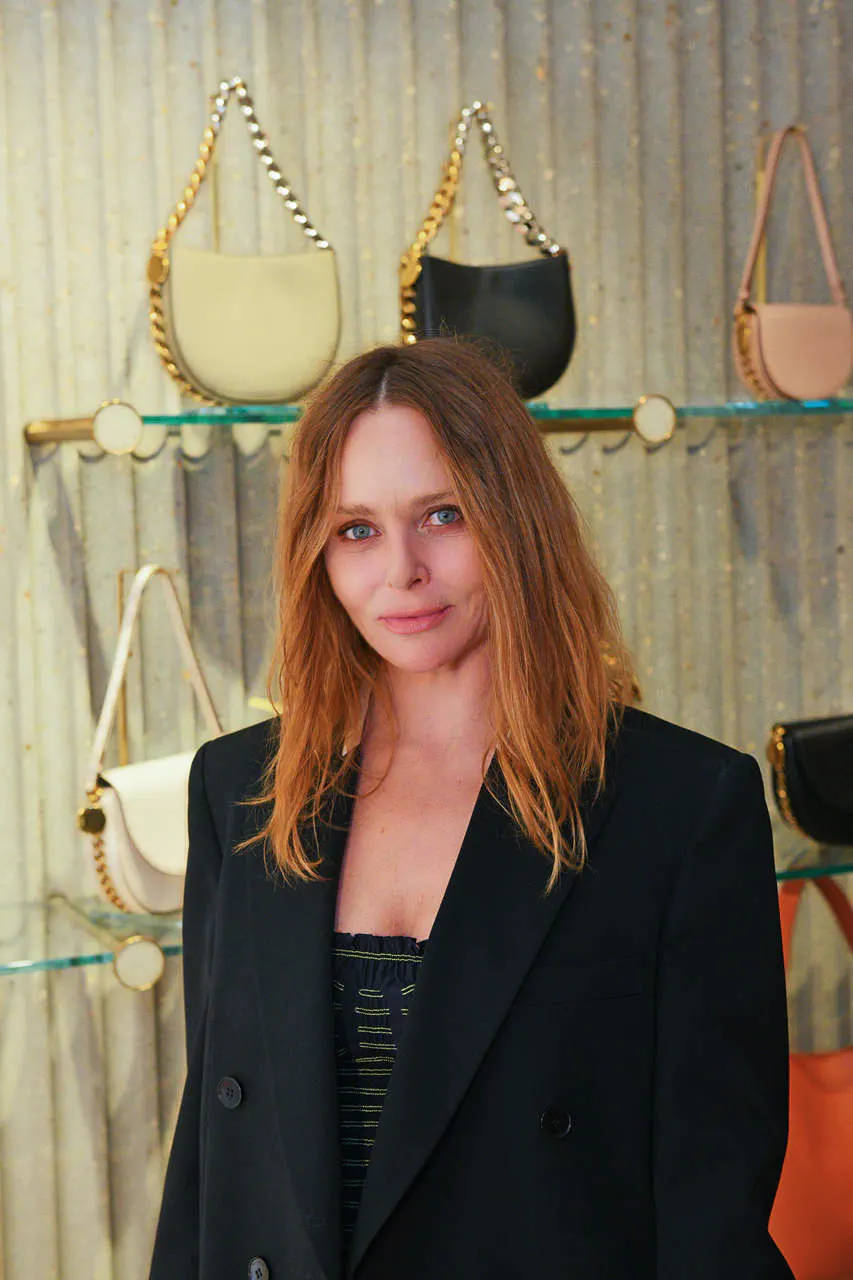 Stella McCartney, black blazer, auburn hair, HD Phone Wallpaper