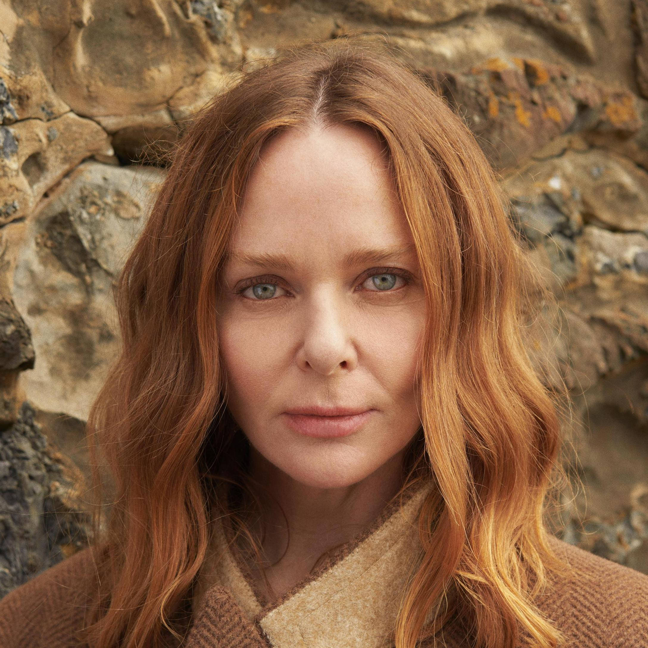 Stella McCartney, rocky backdrop, red hair, Full HD Desktop Wallpaper
