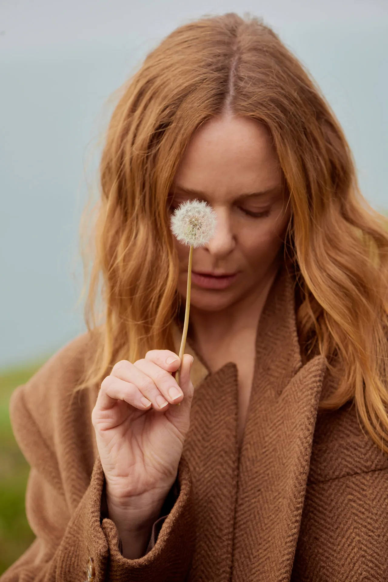 Stella McCartney, dandelion puff, long red hair, Full HD Phone Wallpaper