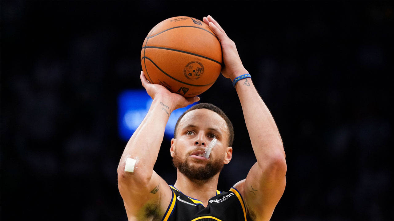 Steph Curry, black and yellow jersey, dark arena backdrop, HD Desktop Wallpaper