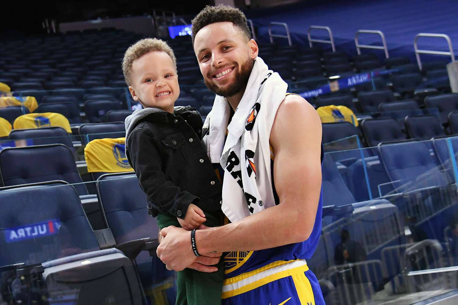 Steph Curry, son, blue and yellow uniform, HD Desktop Wallpaper