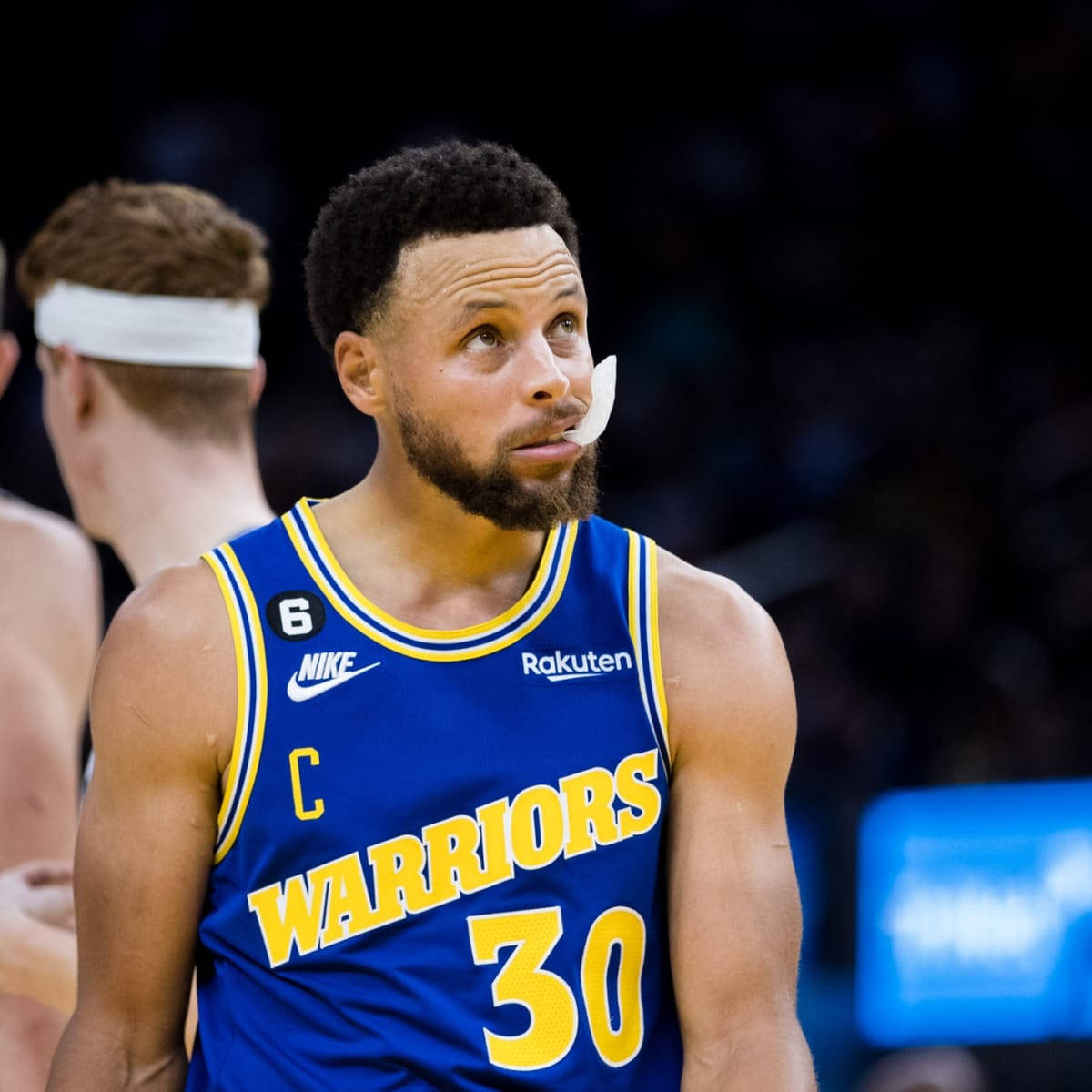 Steph Curry, blue Warriors jersey, yellow trim, SD Desktop Wallpaper