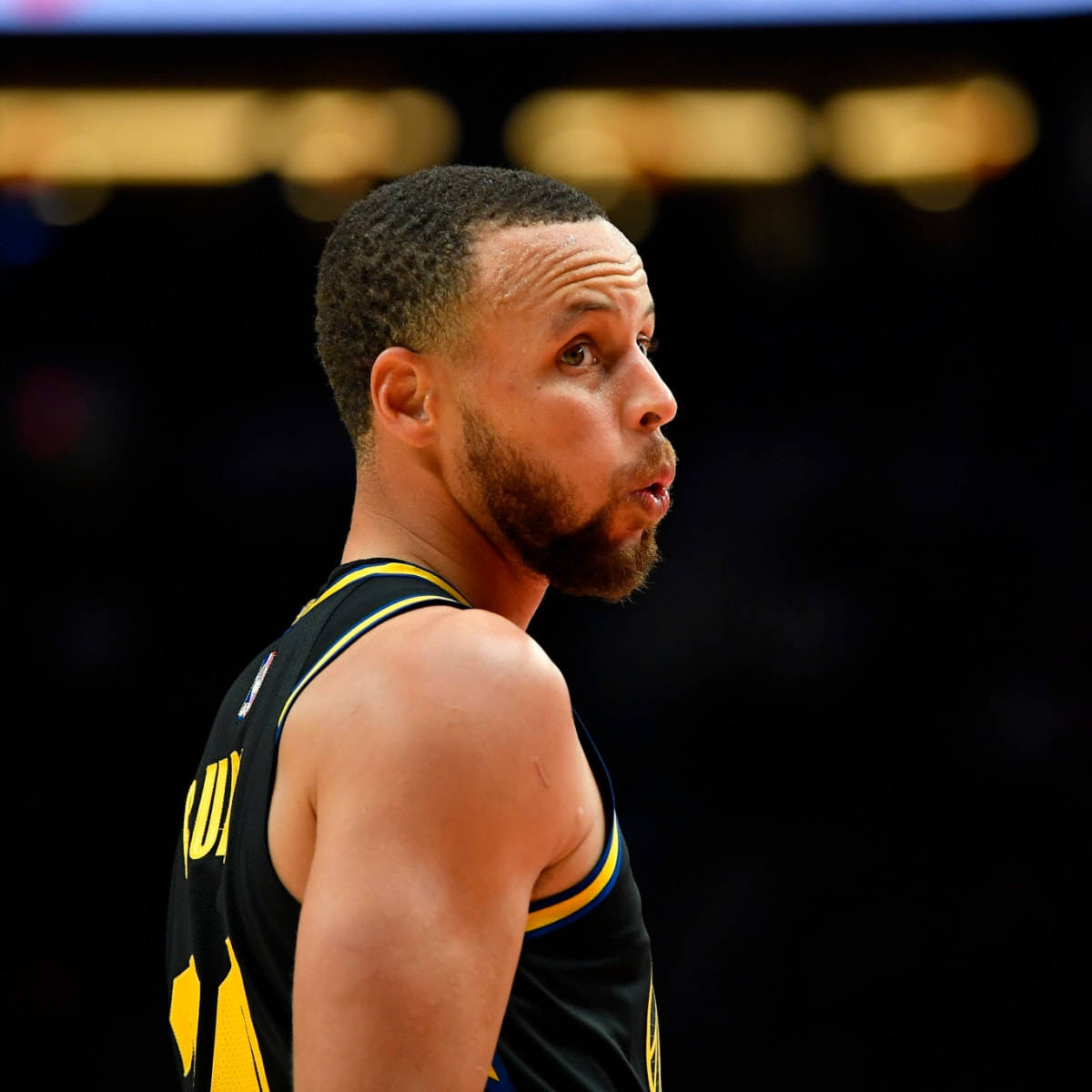 Steph Curry, black and yellow jersey, basketball player, SD Desktop Wallpaper