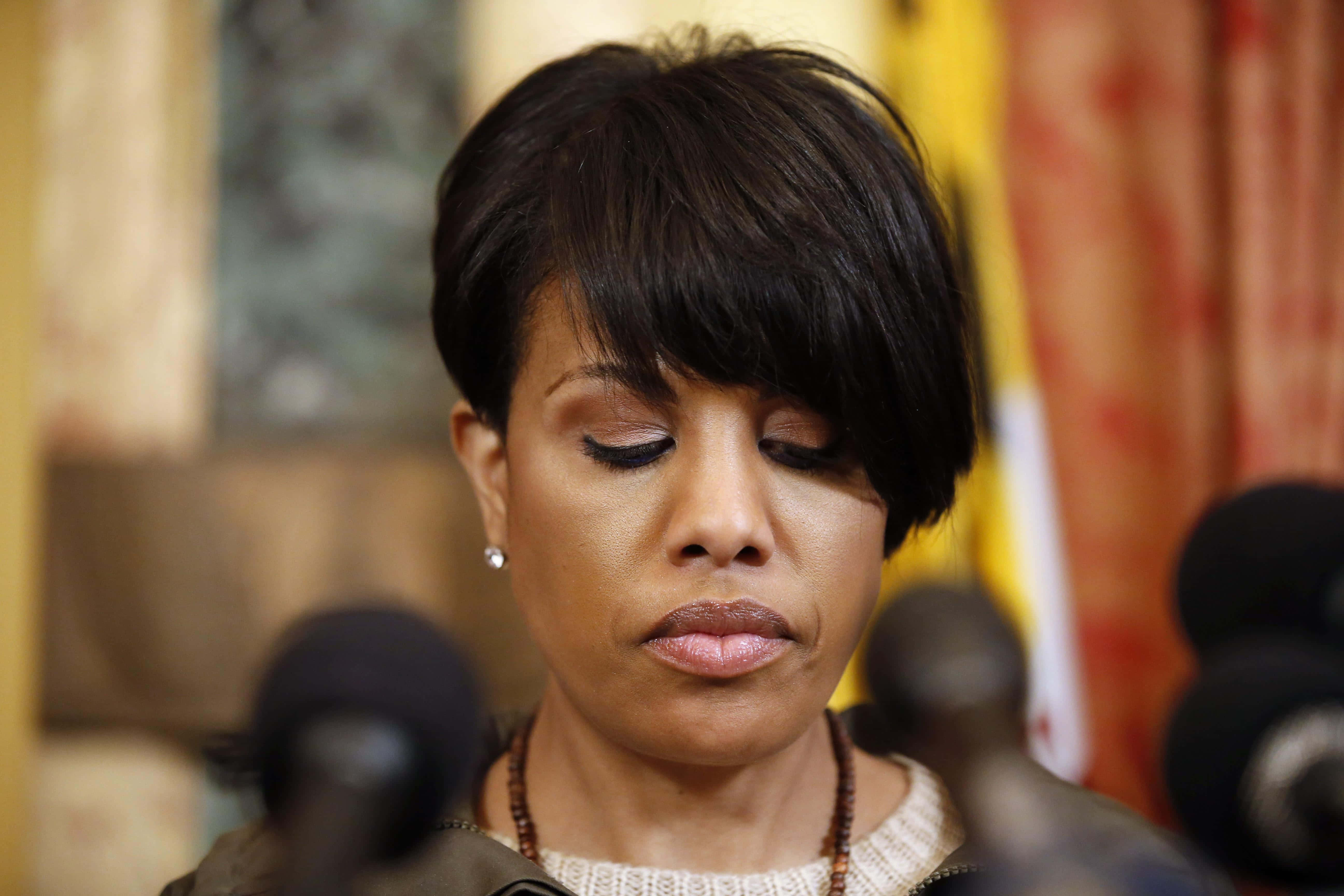 Stephanie Rawlings-Blake, short dark hair, closed eyes, 5K Desktop Wallpaper
