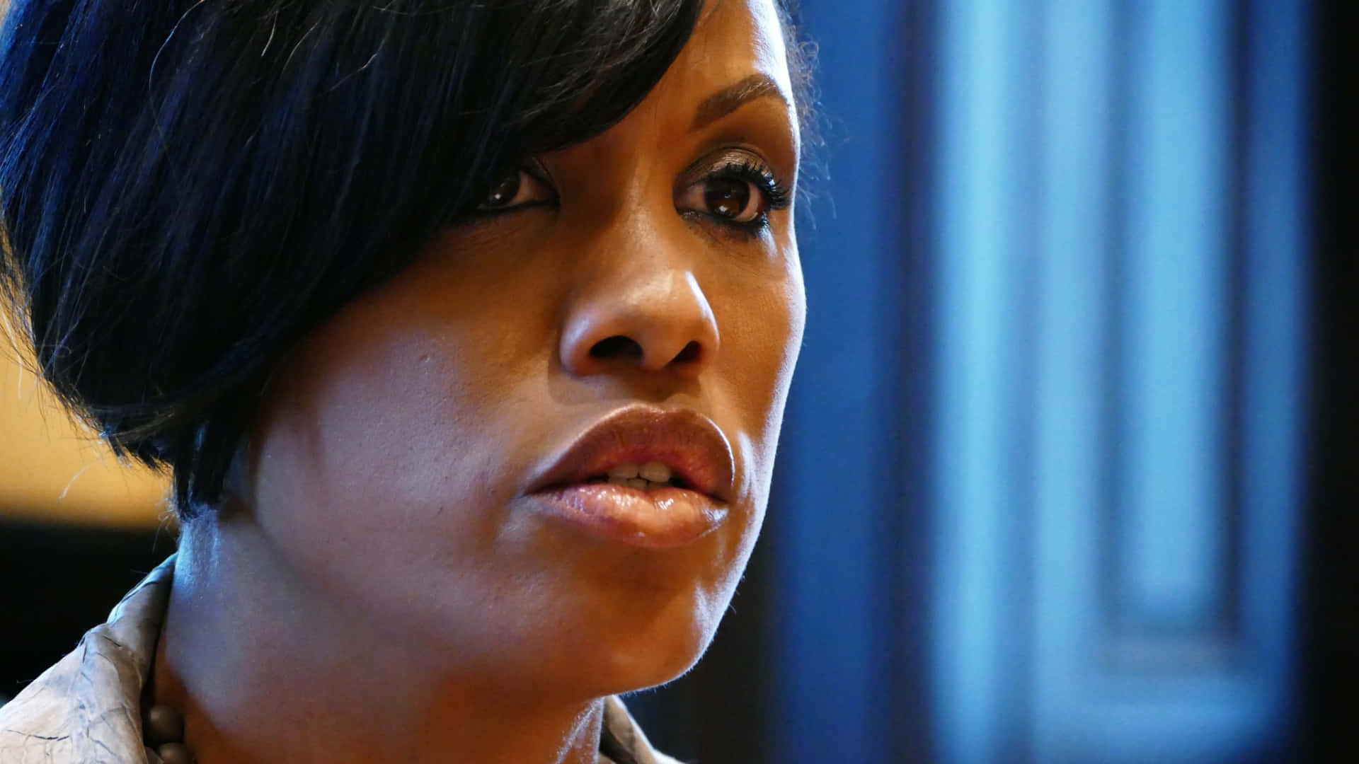 Stephanie Rawlings Blake, short dark hair, blurred blue background, Full HD Desktop Wallpaper