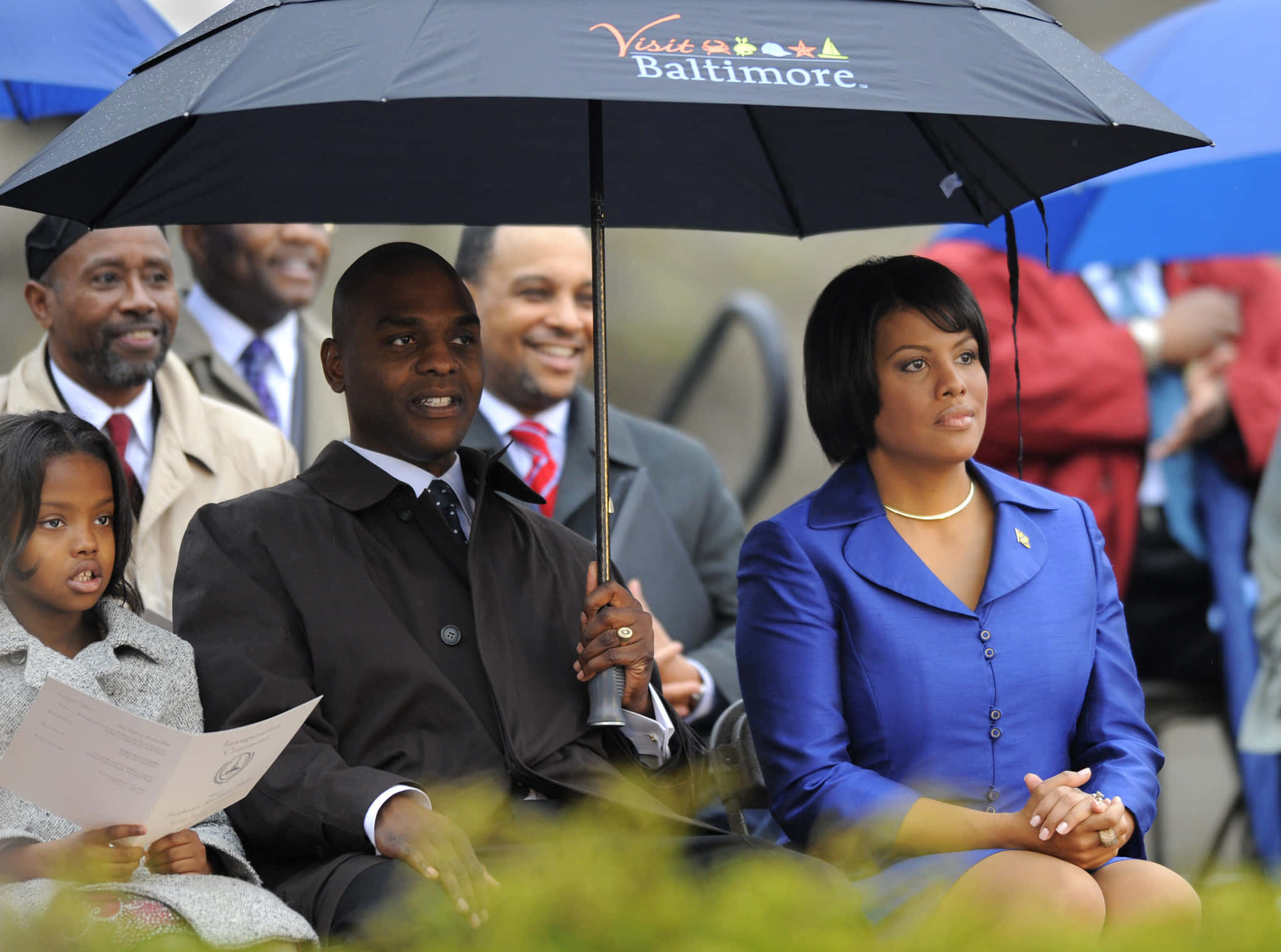 Stephanie Rawlings-Blake, black 'Visit Baltimore' umbrella, blue suit, Full HD Desktop Wallpaper