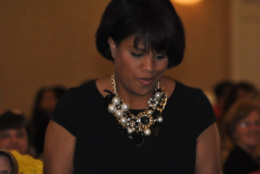 Stephanie Rawlings Blake, black dress, ornate pearl and black statement necklace, SD Desktop Wallpaper
