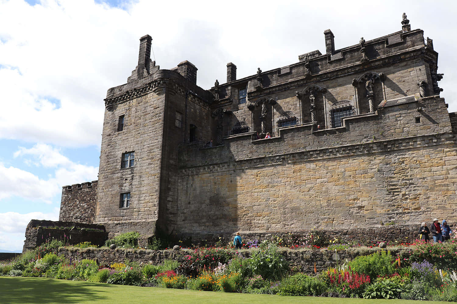 Sterling Castle, weathered stone walls, ornate turrets, HD Desktop Wallpaper