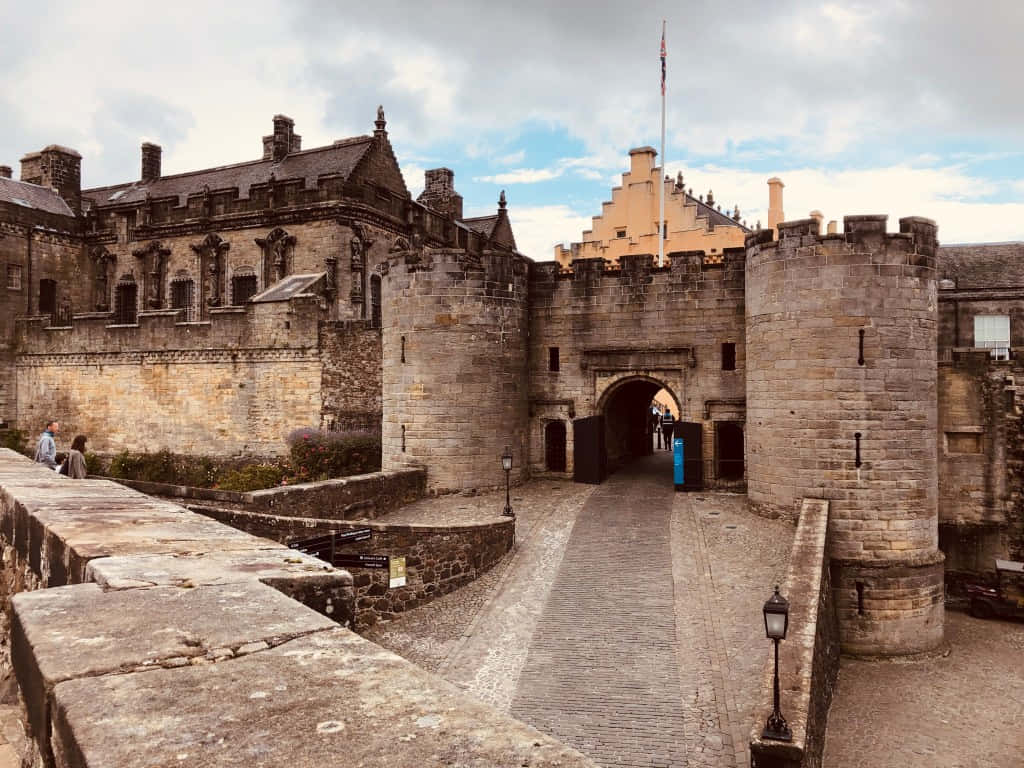 Sterling Castle, elevated pathway, historic stone castle, SD Desktop Wallpaper