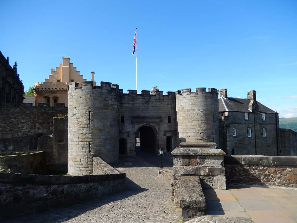 Sterling Castle, stone castle gate, crenellated towers, SD Desktop Wallpaper