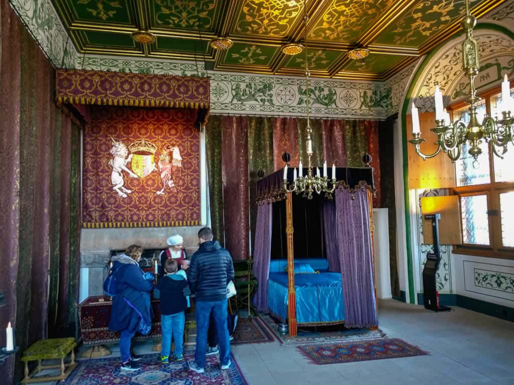 Sterling Castle, blue canopy bed, gold ceiling tapestries, SD Desktop Wallpaper