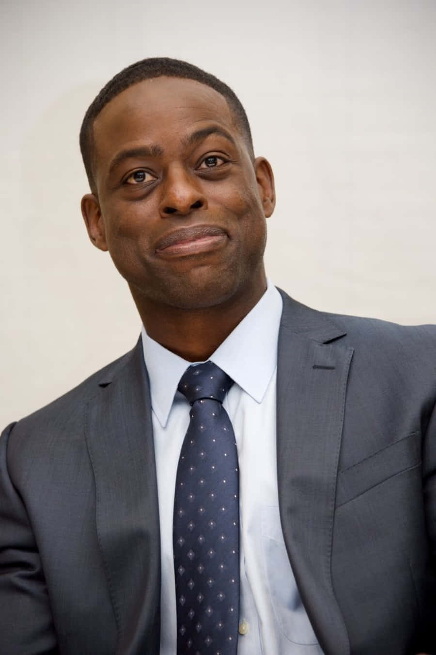 Sterling K Brown, gray suit, patterned tie, HD Phone Wallpaper