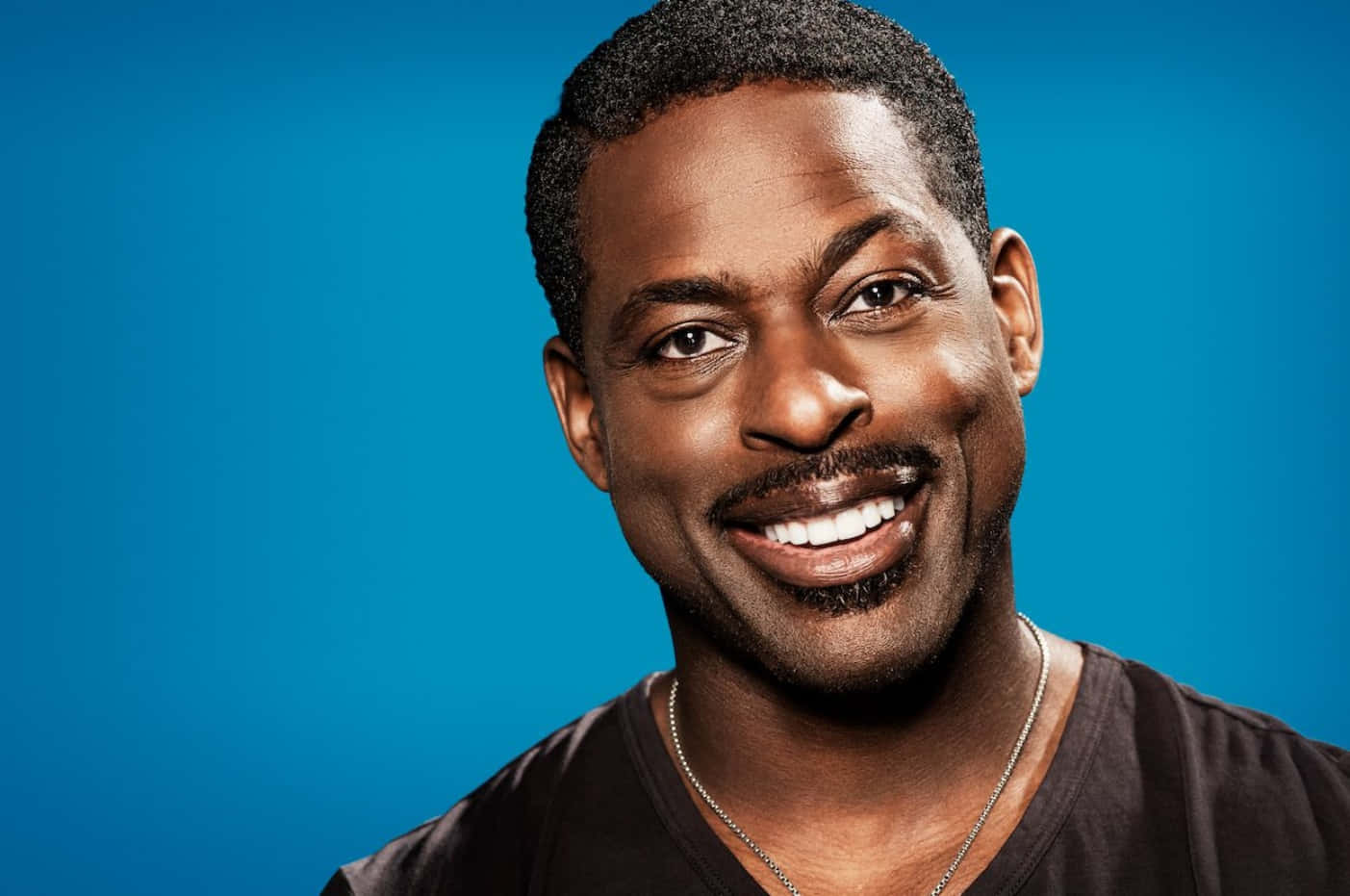 Sterling K Brown, black man, warm smile, HD Desktop Wallpaper